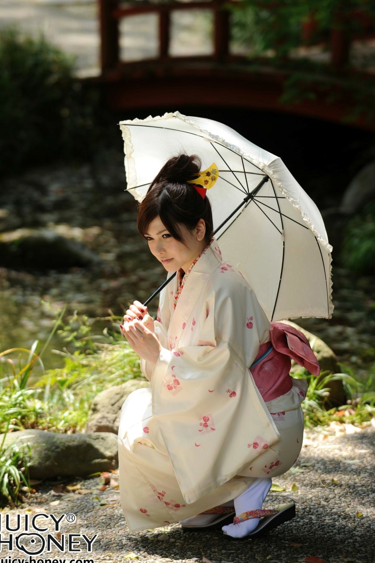 Gallery - 冲田杏梨写真集：优雅日式和服户外风情与居家私房诱惑，极品女神演绎双面迷人气质 [30P]日本和服诱惑私房照极品 女神私房照_秀色女神 - image 23
