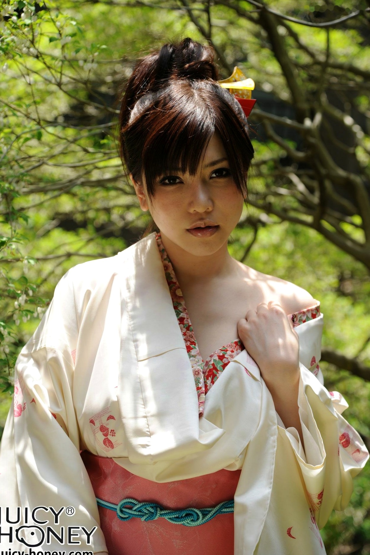 Gallery - 冲田杏梨写真集：优雅日式和服户外风情与居家私房诱惑，极品女神演绎双面迷人气质 [30P]日本和服诱惑私房照极品 女神私房照_秀色女神 - image 26