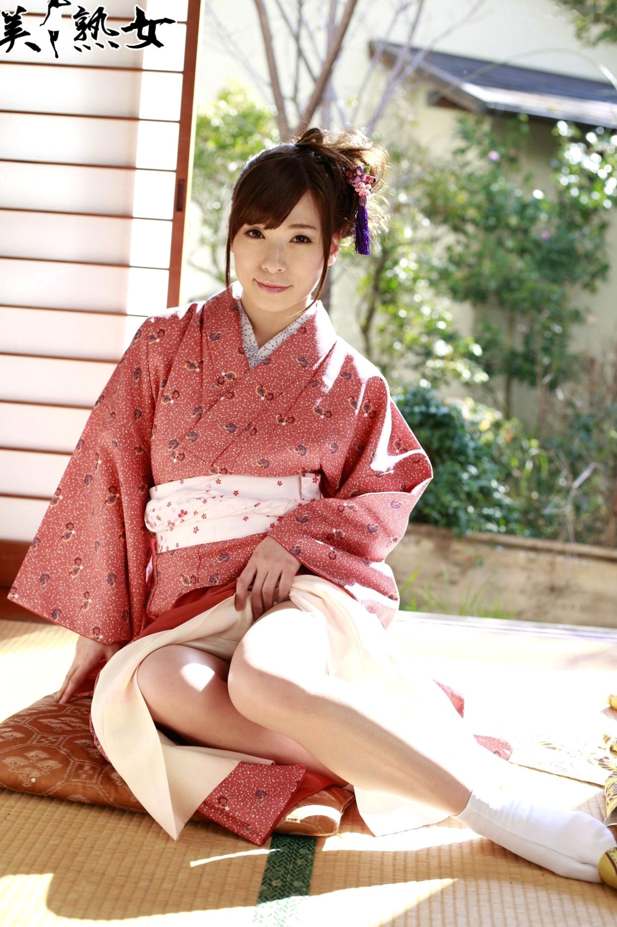 Gallery - 香澄果穗写真集：温馨暖炉与和服诱惑，日本气质熟女的极致魅力大尺度生活记录日本诱惑和服私房照大尺度 女神私房照_秀色女神 - image 11