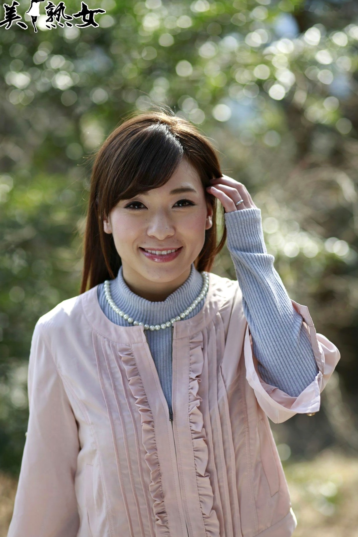 Gallery - 香澄果穗写真集：温馨暖炉与和服诱惑，日本气质熟女的极致魅力大尺度生活记录日本诱惑和服私房照大尺度 女神私房照_秀色女神 - image 20