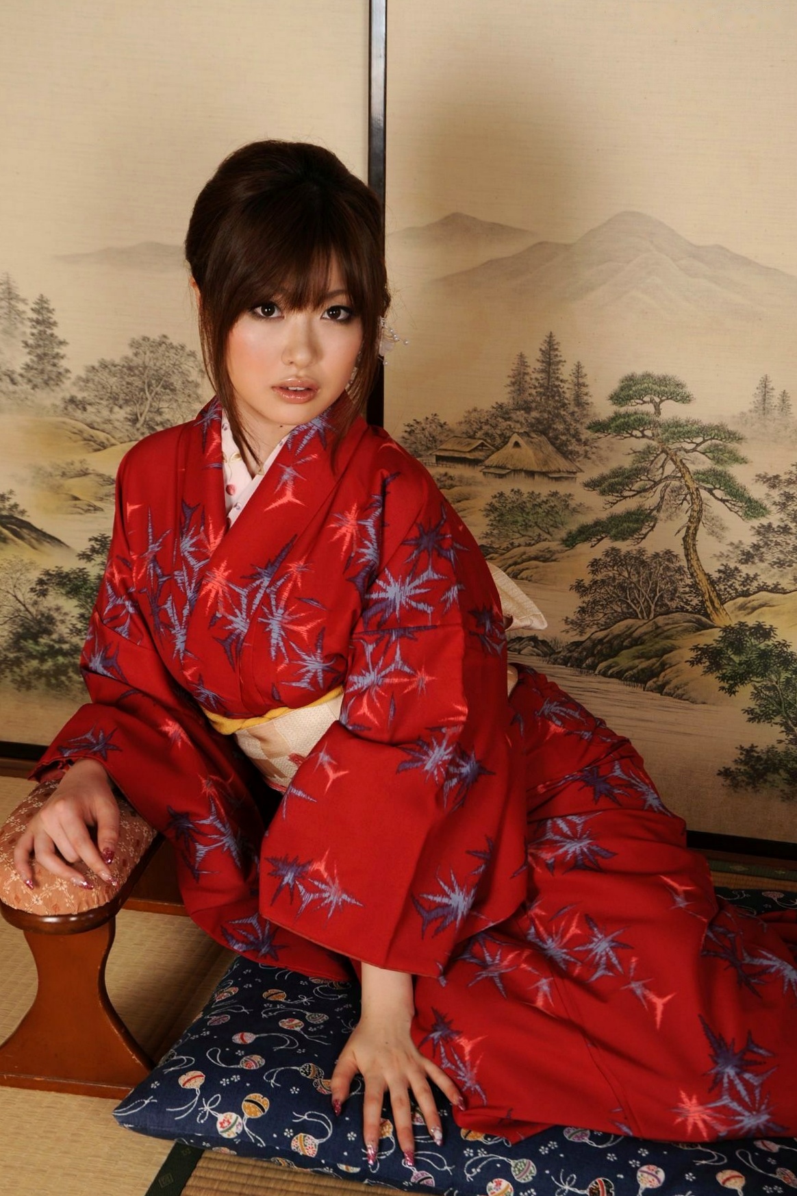 Gallery - X-City写真集：浜崎りお（Rio Hamazaki）演绎古典黑底和服诱惑，极致优雅的日式私房风情写真日本和服私房照性感尤物 女神私房照_秀色女神 - image 5