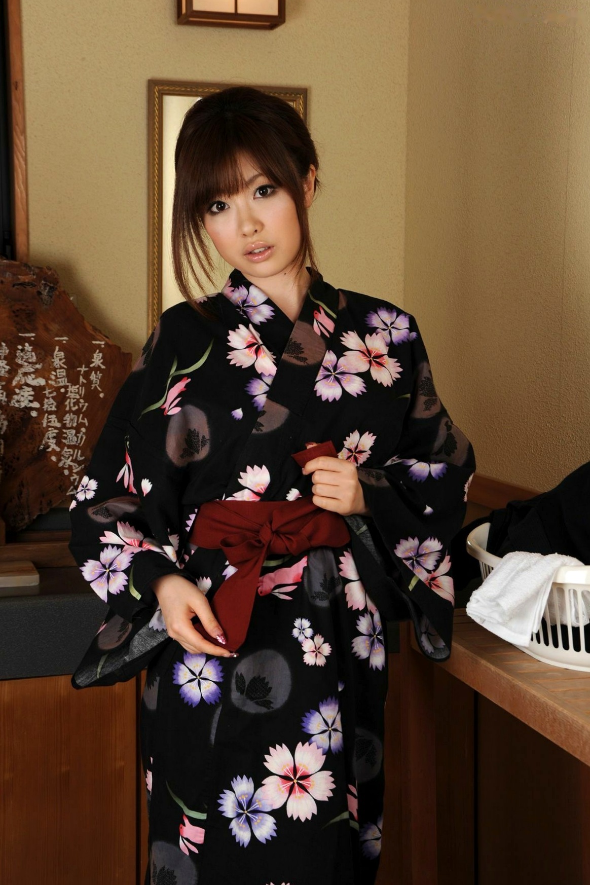Gallery - X-City写真集：浜崎りお（Rio Hamazaki）演绎古典黑底和服诱惑，极致优雅的日式私房风情写真日本和服私房照性感尤物 女神私房照_秀色女神 - image 19