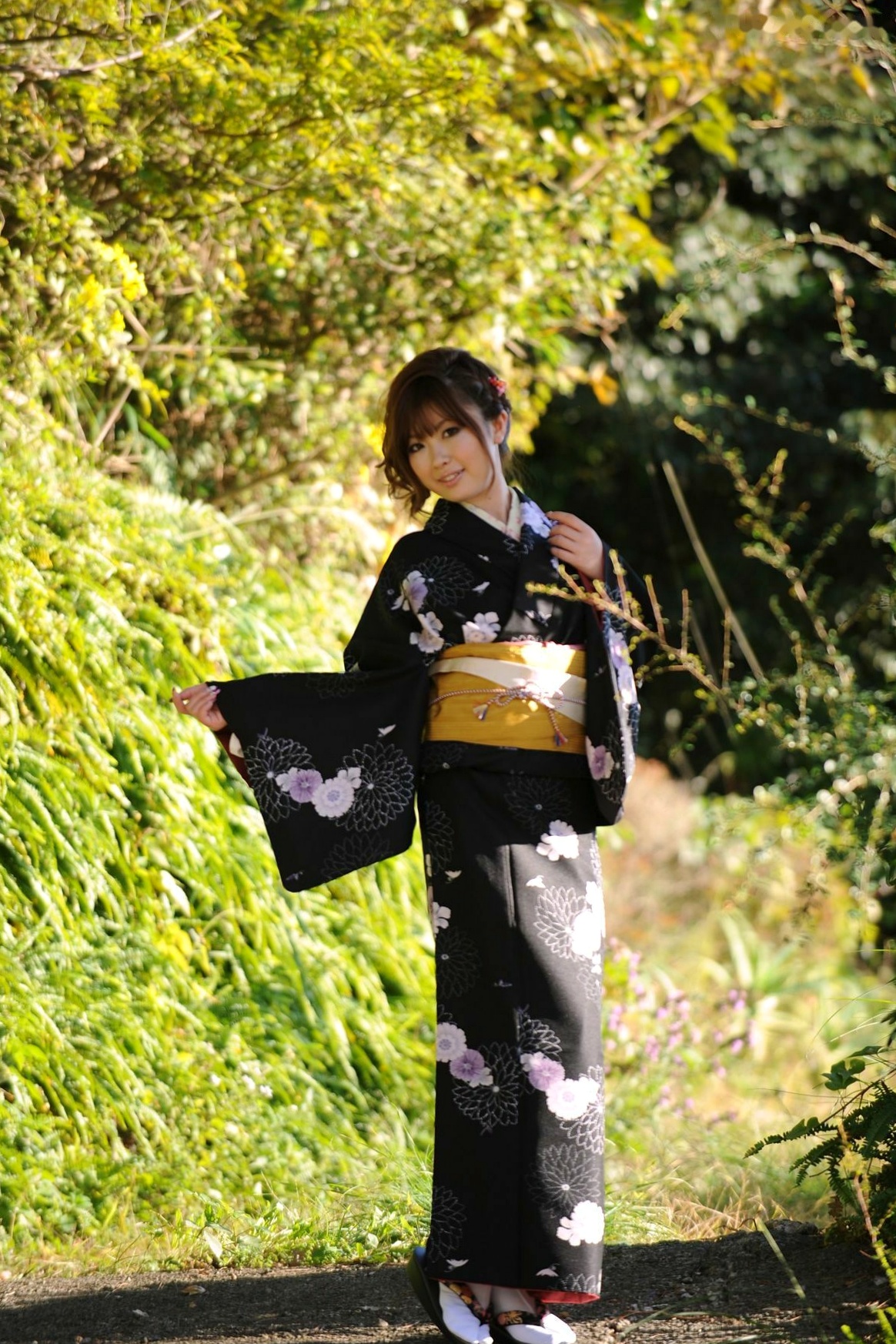 Gallery - X-City写真集：浜崎りお（Rio Hamazaki）演绎古典黑底和服诱惑，极致优雅的日式私房风情写真日本和服私房照性感尤物 女神私房照_秀色女神 - image 24