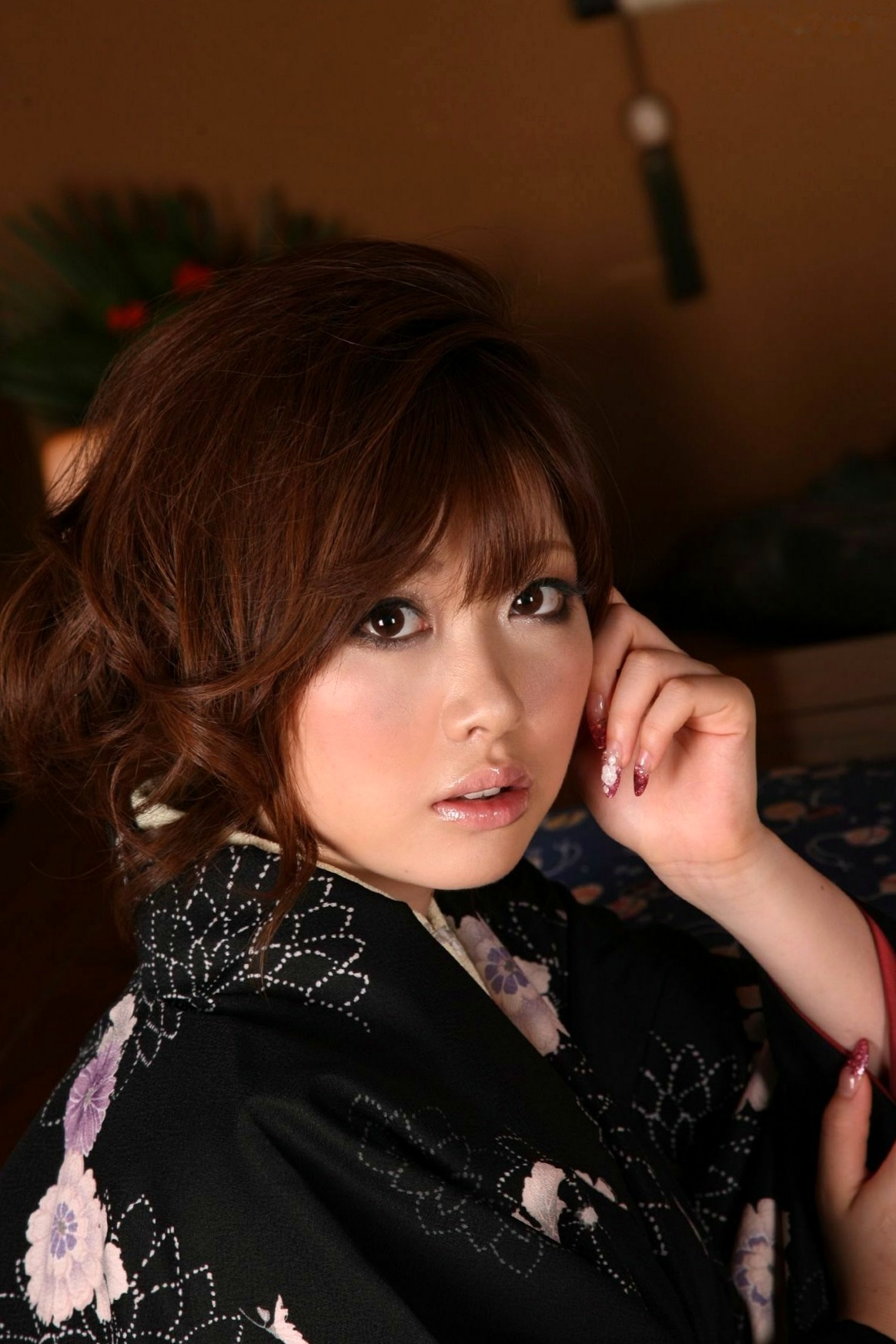 Gallery - X-City写真集：浜崎りお（Rio Hamazaki）演绎古典黑底和服诱惑，极致优雅的日式私房风情写真日本和服私房照性感尤物 女神私房照_秀色女神 - image 37