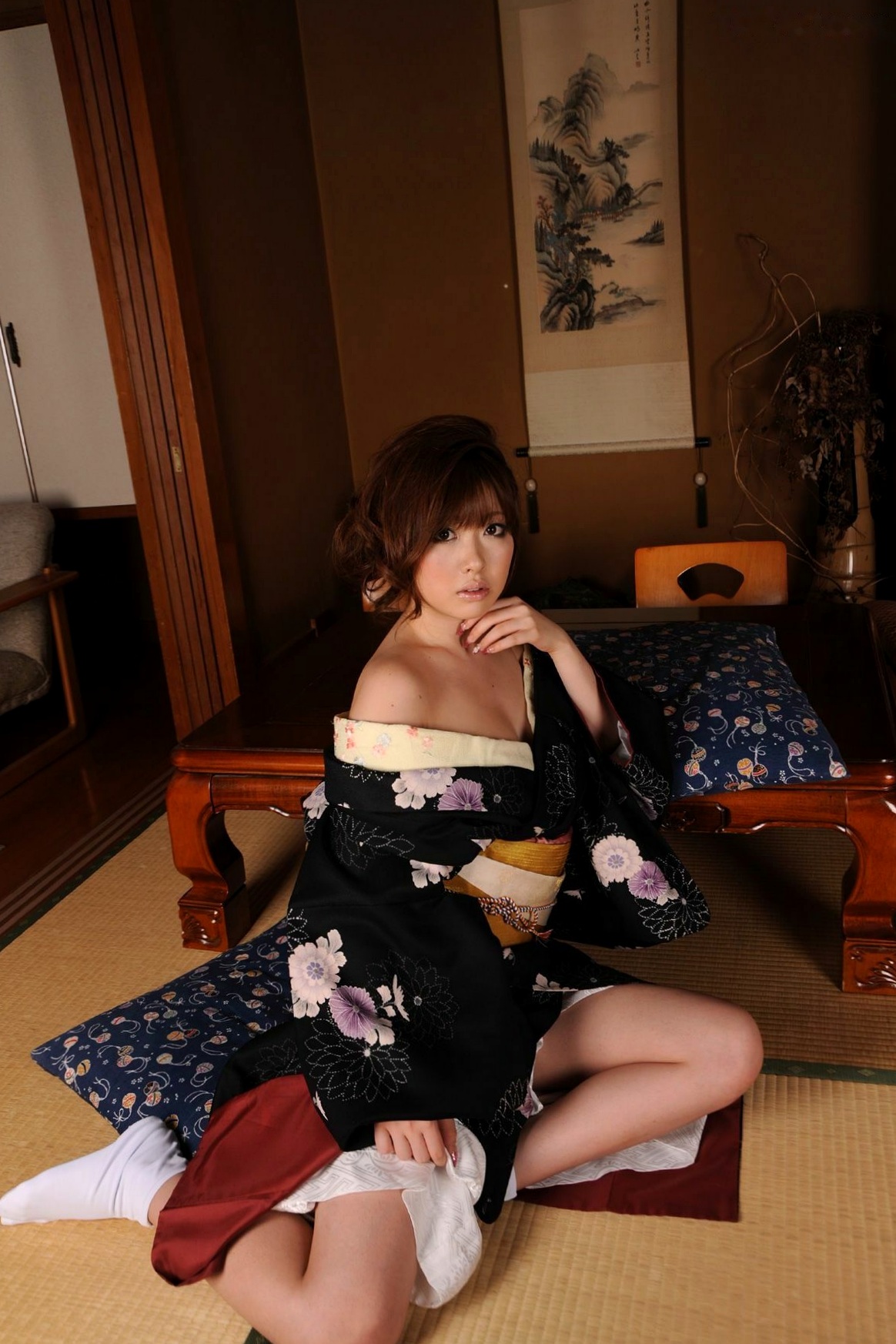Gallery - X-City写真集：浜崎りお（Rio Hamazaki）演绎古典黑底和服诱惑，极致优雅的日式私房风情写真日本和服私房照性感尤物 女神私房照_秀色女神 - image 40