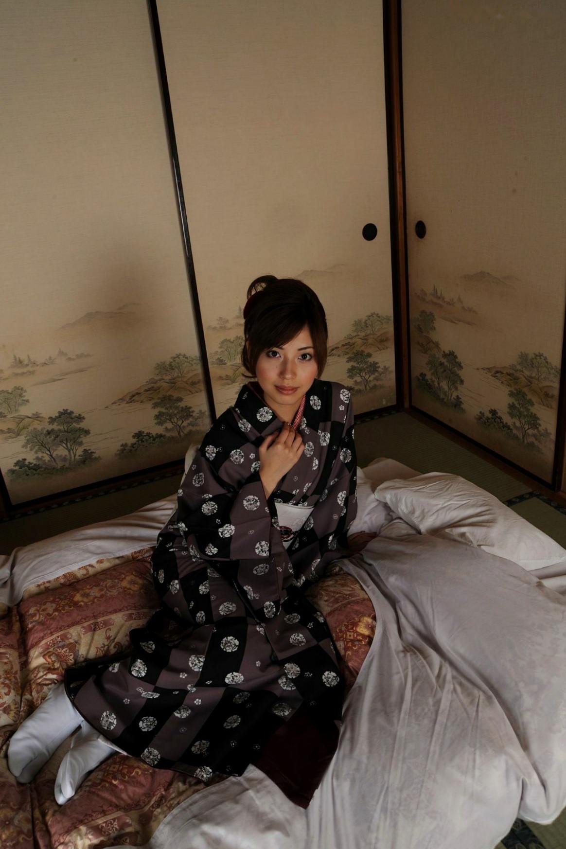 Gallery - 横山美雪 Miyuki Yokoyama 和服写真：古典气质与木质风情，演绎优雅极致的日系迷人面孔日本和服气质清新私房照 女神私房照_秀色女神 - image 9