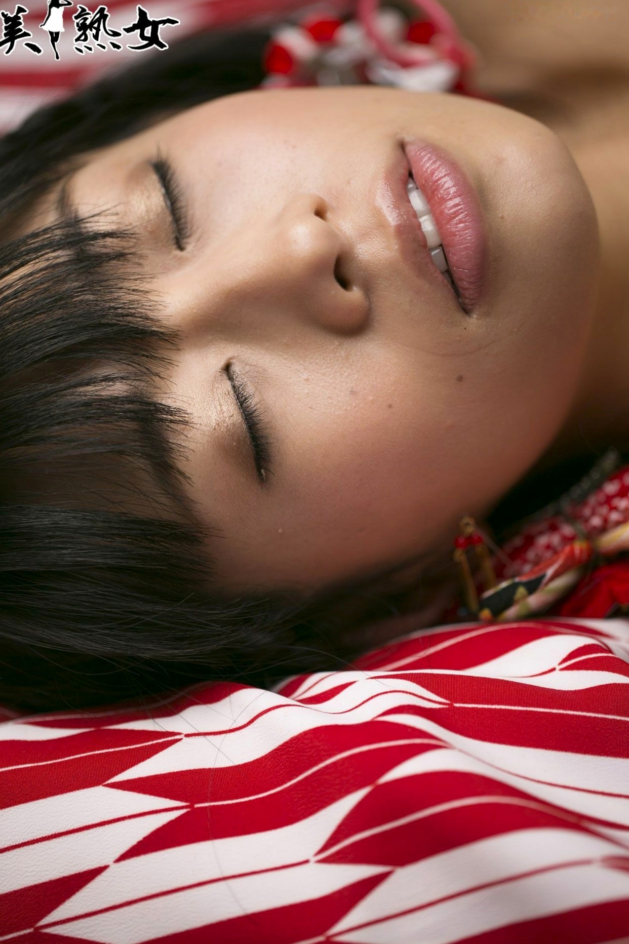 Gallery - X-City人气熟女范田纱纱、春山千惠里写真集，清新街拍与私密室内风格合集日本私房照气质诱惑 女神私房照_秀色女神 - image 9