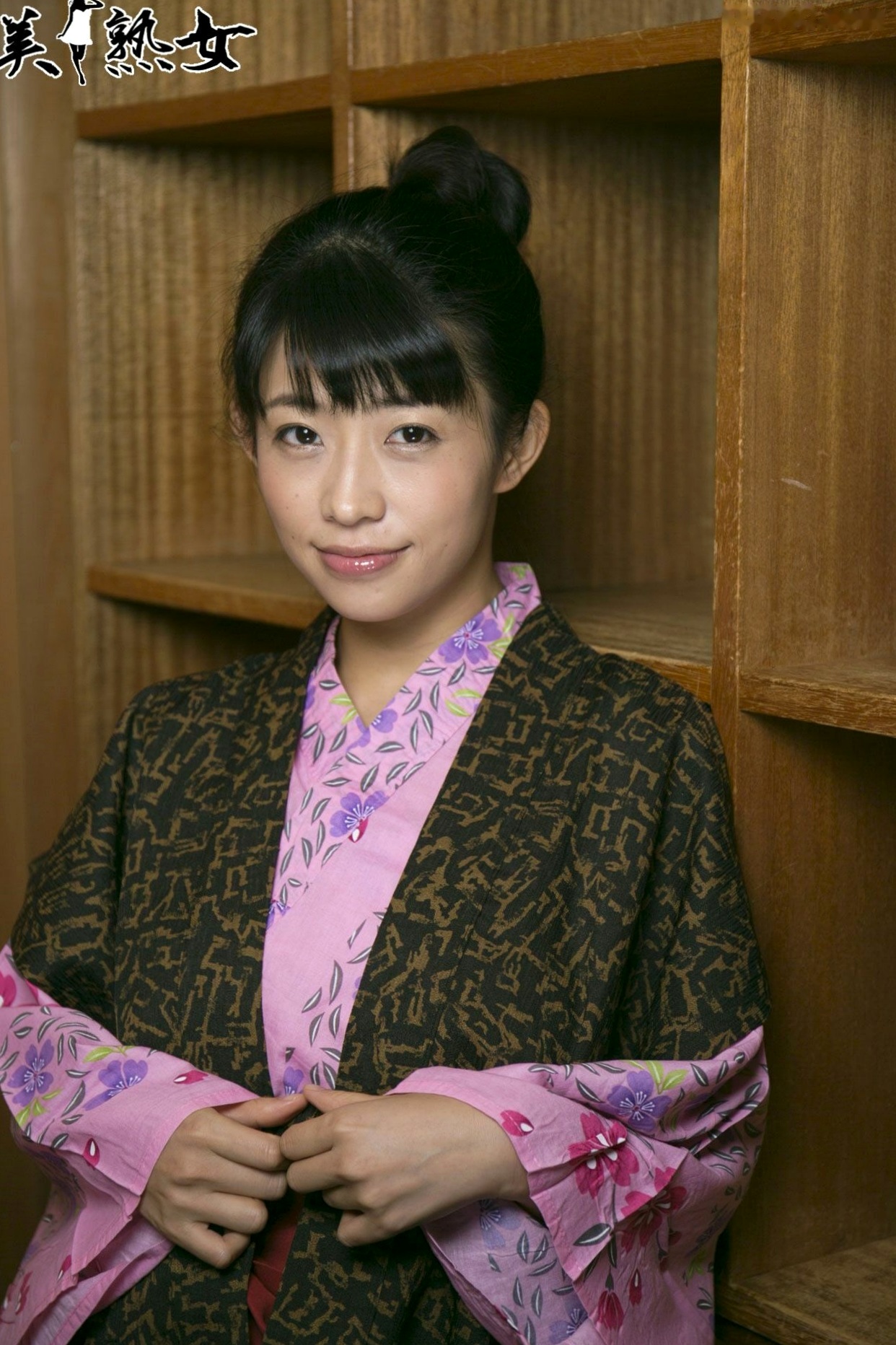 Gallery - X-City人气熟女范田纱纱、春山千惠里写真集，清新街拍与私密室内风格合集日本私房照气质诱惑 女神私房照_秀色女神 - image 10