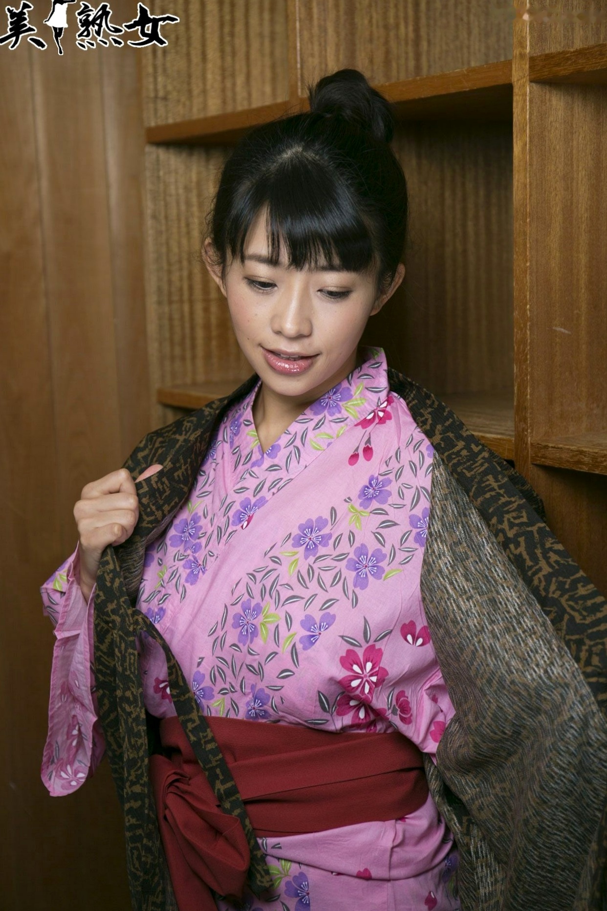 Gallery - X-City人气熟女范田纱纱、春山千惠里写真集，清新街拍与私密室内风格合集日本私房照气质诱惑 女神私房照_秀色女神 - image 11