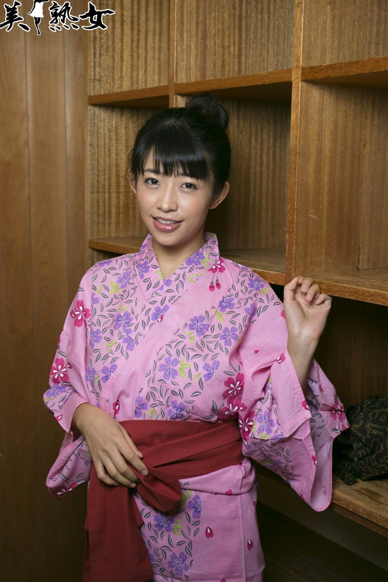 Gallery - X-City人气熟女范田纱纱、春山千惠里写真集，清新街拍与私密室内风格合集日本私房照气质诱惑 女神私房照_秀色女神 - image 12