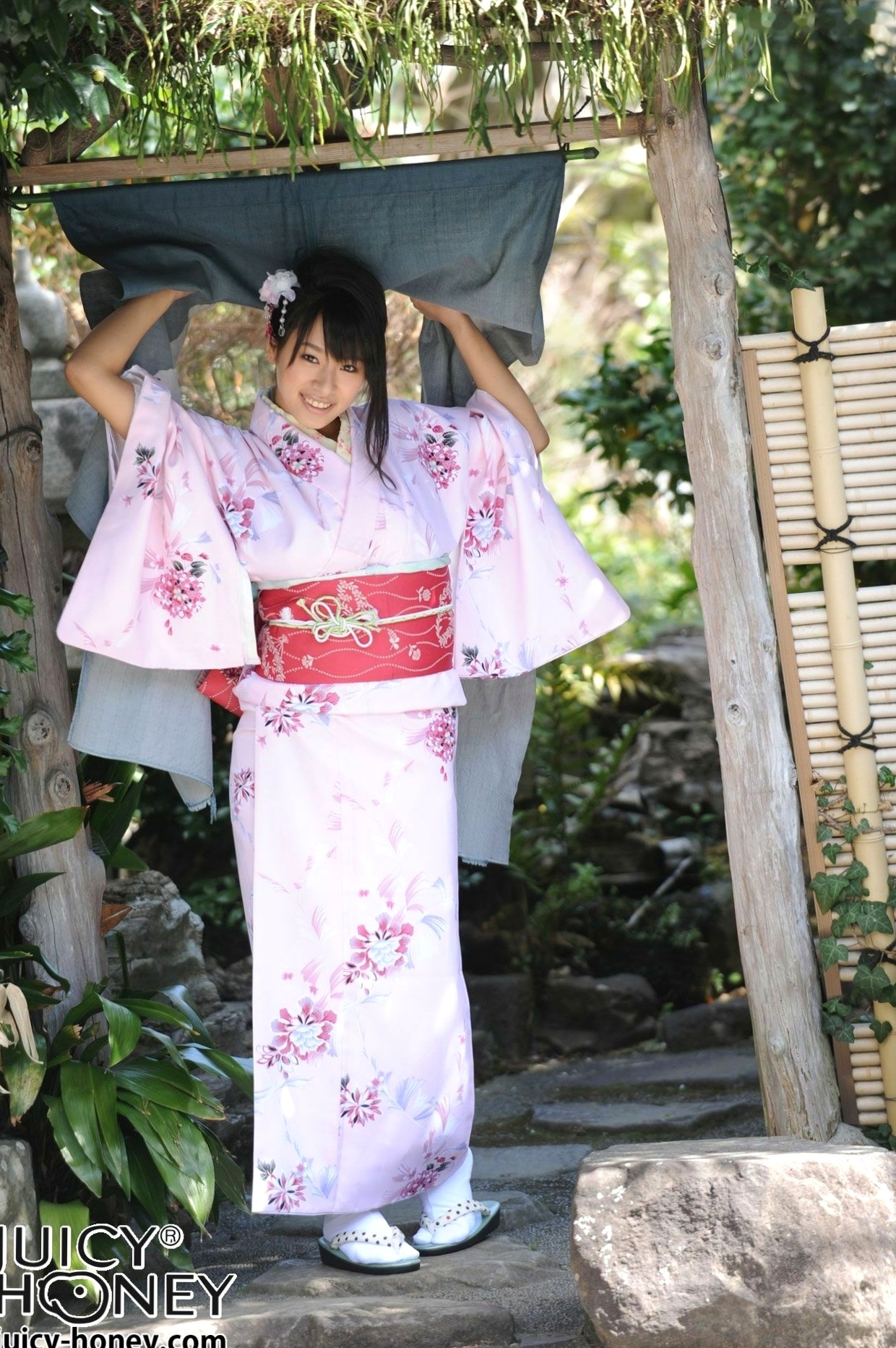 Gallery - 春菜はな(Hana Haruna) 粉嫩和服写真集：古典园林与室内韵味，演绎日系清新与性感风情和服清新诱惑私房照气质 女神私房照_秀色女神 - image 3