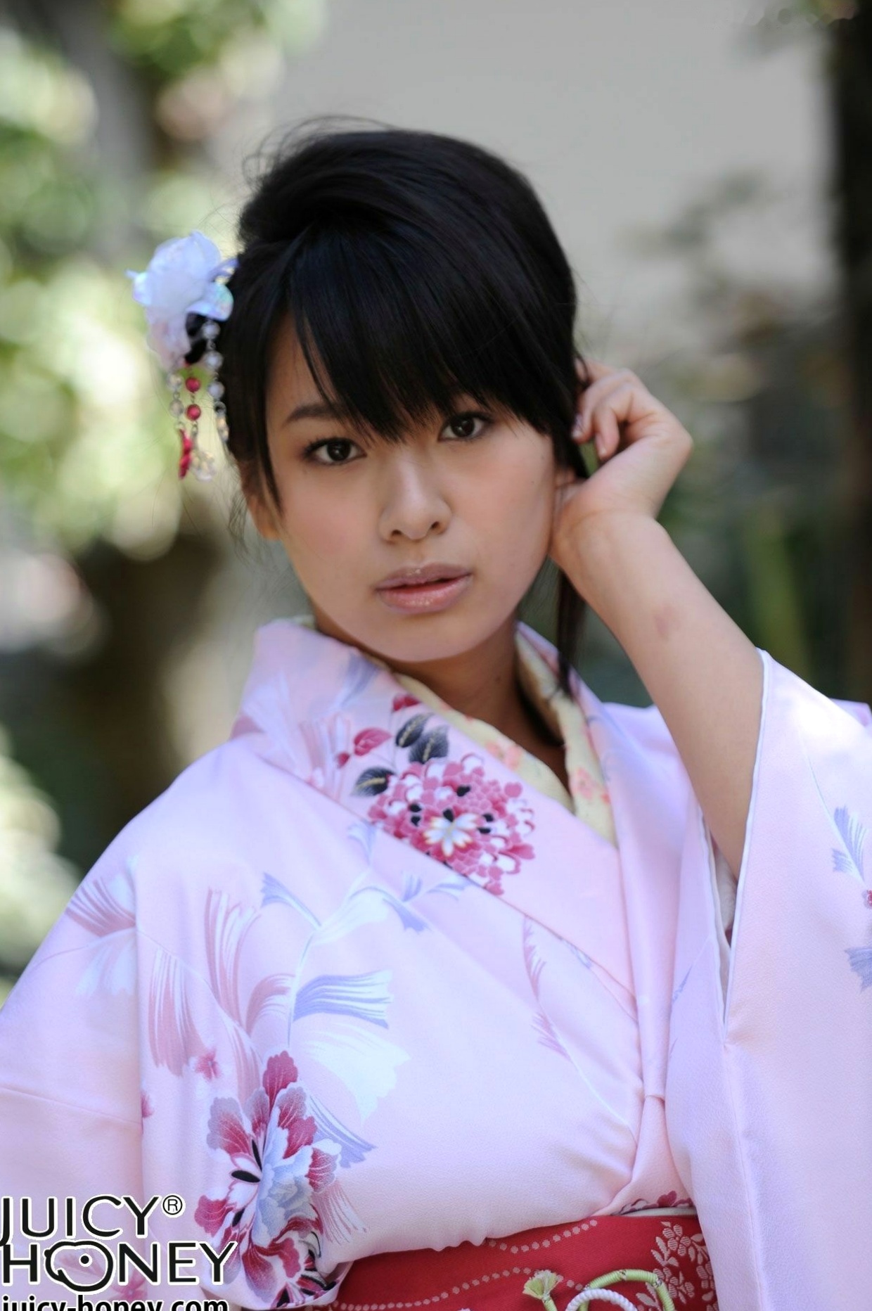 Gallery - 春菜はな(Hana Haruna) 粉嫩和服写真集：古典园林与室内韵味，演绎日系清新与性感风情和服清新诱惑私房照气质 女神私房照_秀色女神 - image 5