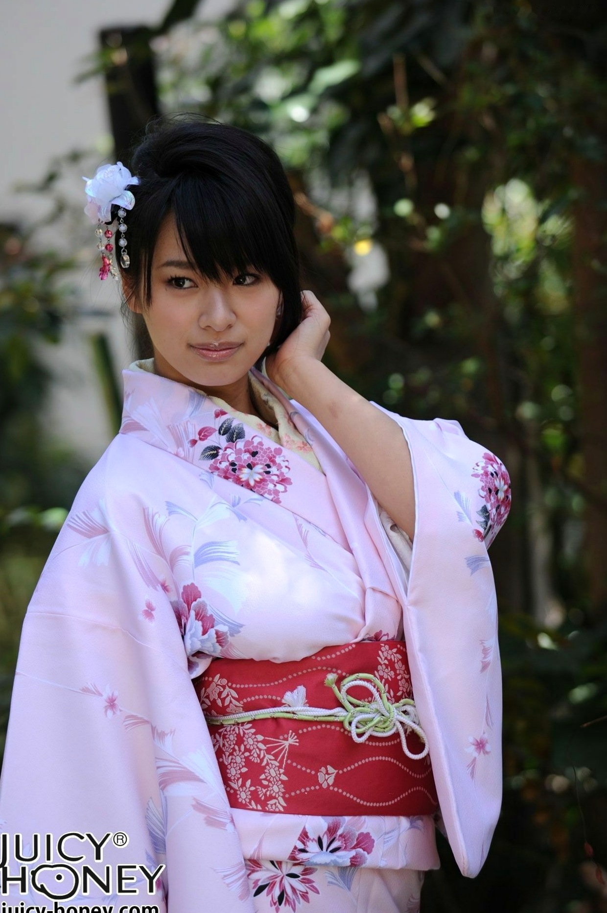 Gallery - 春菜はな(Hana Haruna) 粉嫩和服写真集：古典园林与室内韵味，演绎日系清新与性感风情和服清新诱惑私房照气质 女神私房照_秀色女神 - image 6