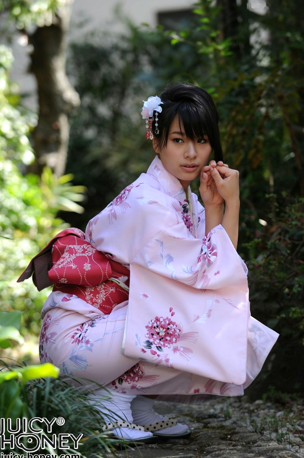 Gallery - 春菜はな(Hana Haruna) 粉嫩和服写真集：古典园林与室内韵味，演绎日系清新与性感风情和服清新诱惑私房照气质 女神私房照_秀色女神 - image 7