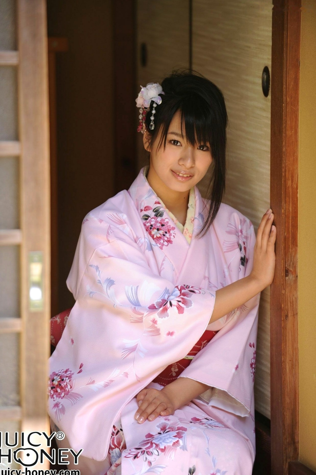 Gallery - 春菜はな(Hana Haruna) 粉嫩和服写真集：古典园林与室内韵味，演绎日系清新与性感风情和服清新诱惑私房照气质 女神私房照_秀色女神 - image 9