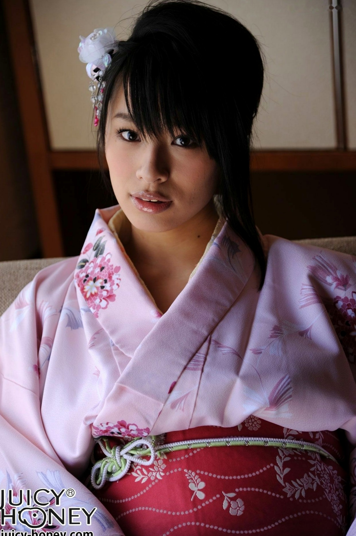 Gallery - 春菜はな(Hana Haruna) 粉嫩和服写真集：古典园林与室内韵味，演绎日系清新与性感风情和服清新诱惑私房照气质 女神私房照_秀色女神 - image 14
