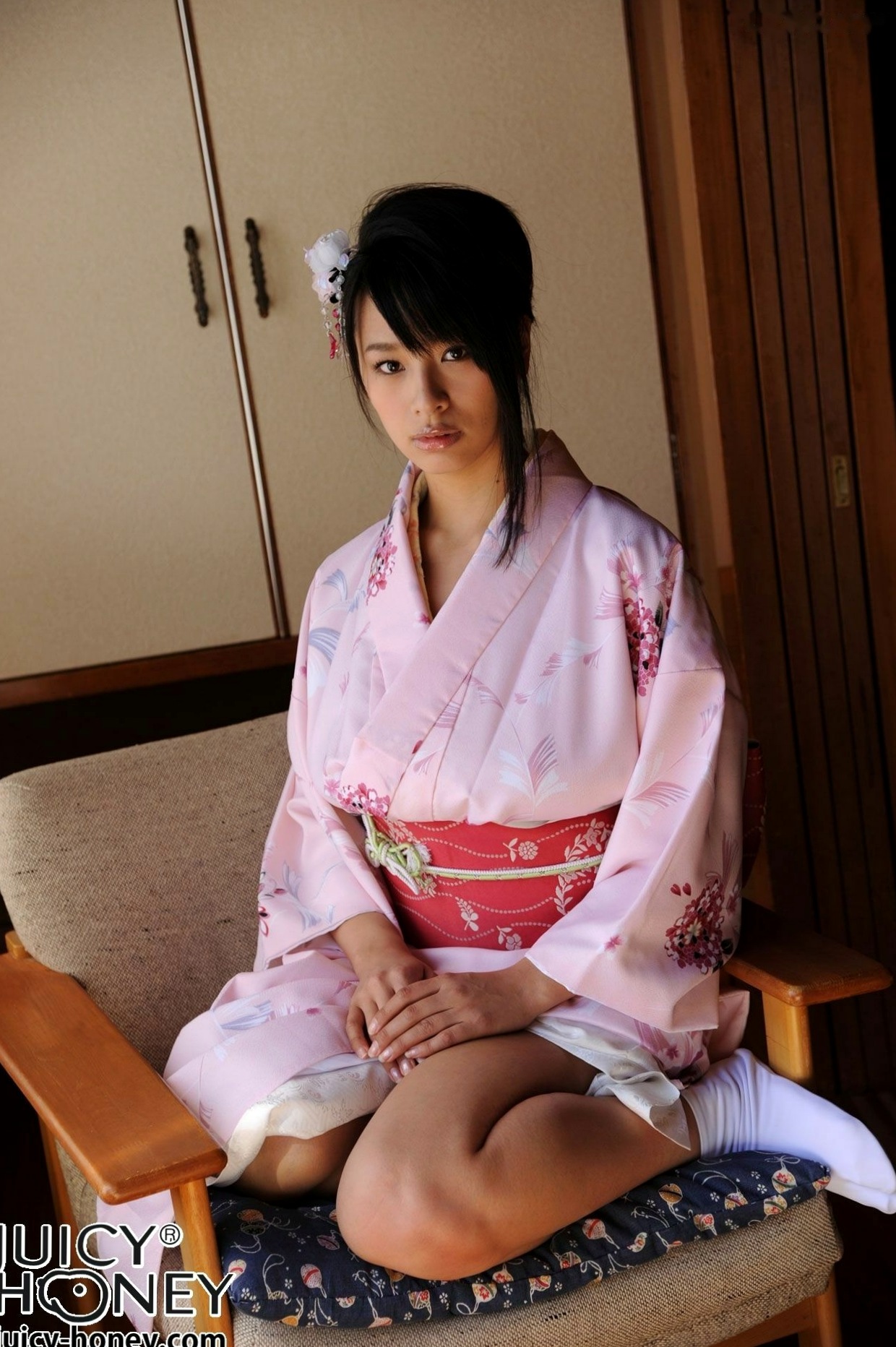 Gallery - 春菜はな(Hana Haruna) 粉嫩和服写真集：古典园林与室内韵味，演绎日系清新与性感风情和服清新诱惑私房照气质 女神私房照_秀色女神 - image 18
