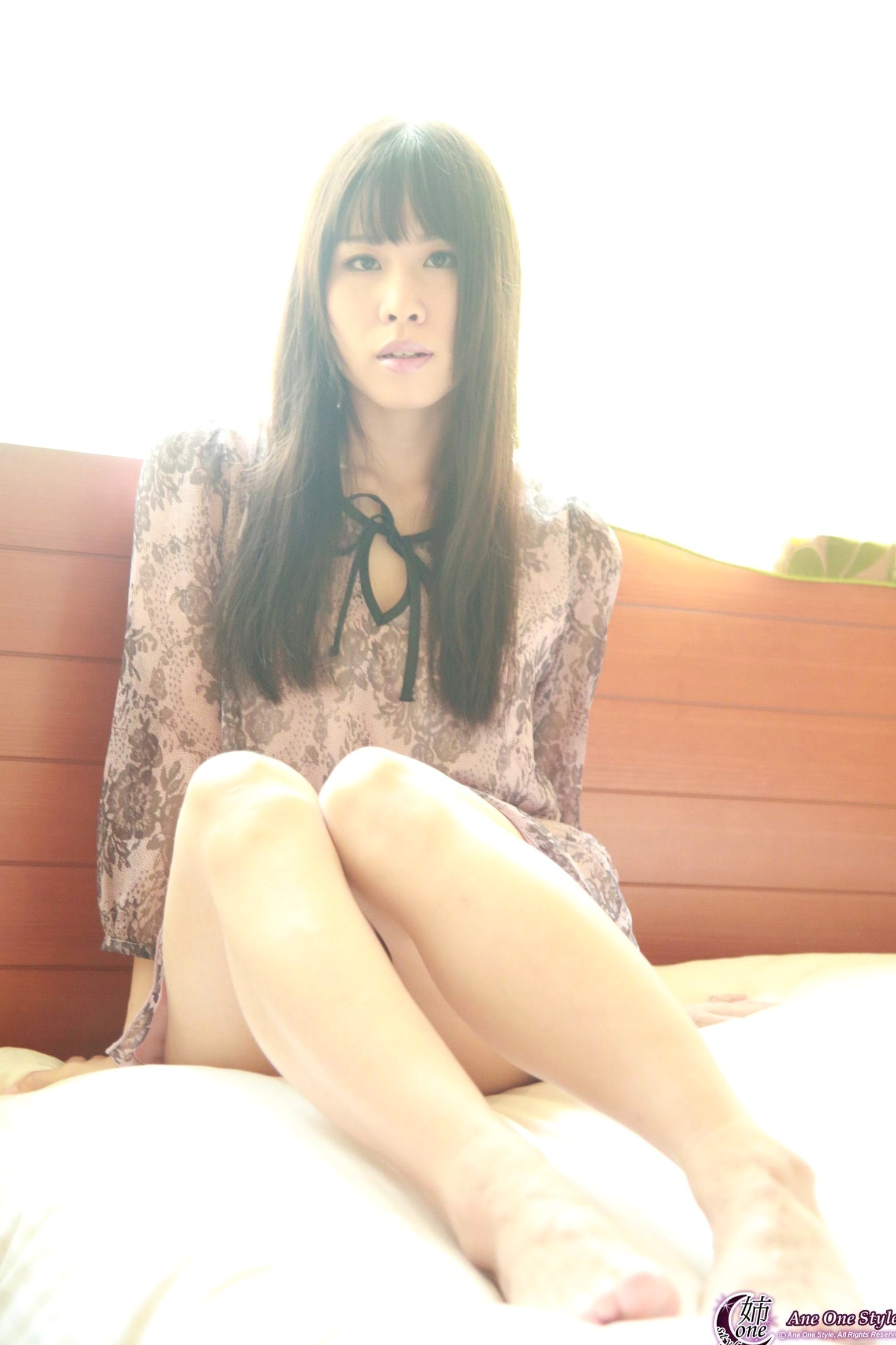 Gallery - X-City_ Ane One Style No.82 牧野絵里 Eri Makino 私房写真，优雅蕾丝裙下的室内魅力与修长美腿，尽显知性成熟气质气质清纯私房照美腿日本 女神私房照_秀色女神 - image 7