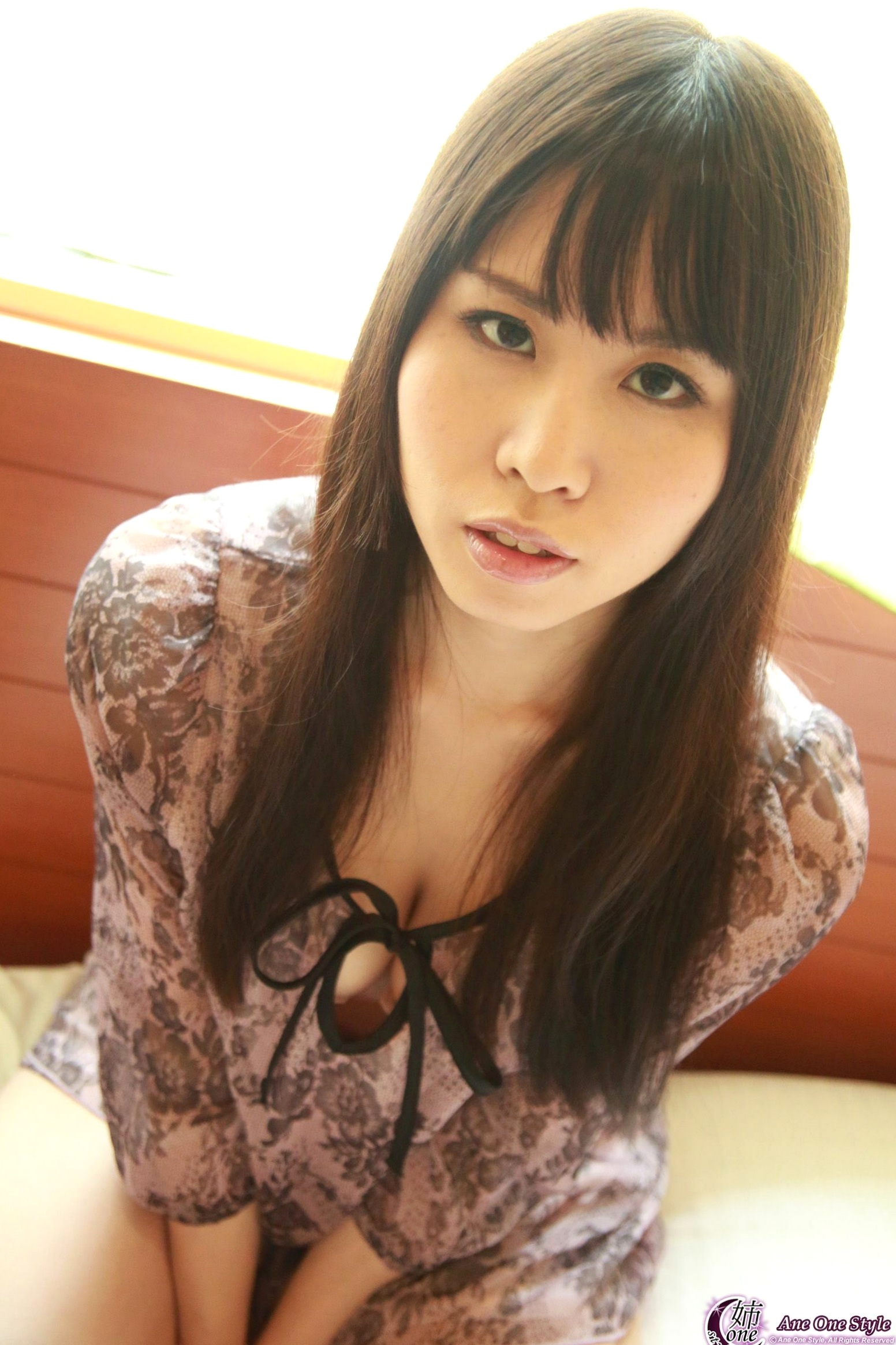 Gallery - X-City_ Ane One Style No.82 牧野絵里 Eri Makino 私房写真，优雅蕾丝裙下的室内魅力与修长美腿，尽显知性成熟气质气质清纯私房照美腿日本 女神私房照_秀色女神 - image 11
