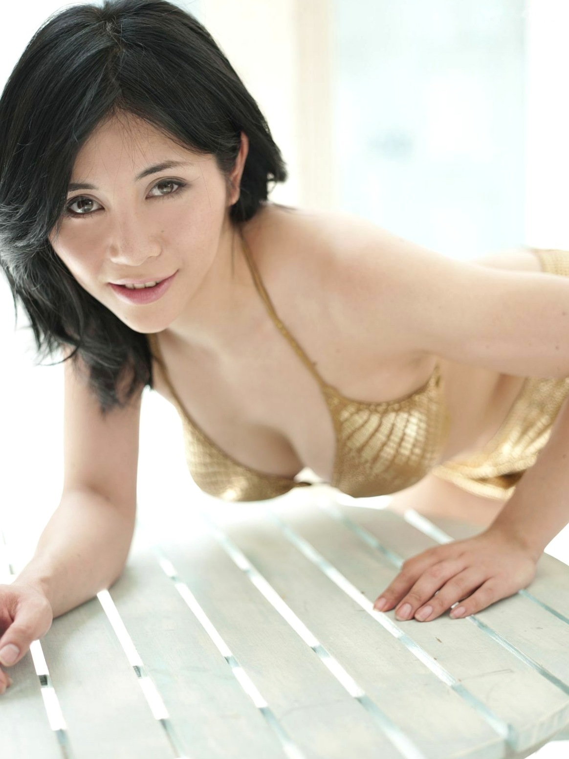 Gallery - ミラクルヒカル《First Love》性感金色比基尼私房写真，魅惑短发御姐成熟曲线美日本比基尼性感美腿气质私房照 女神私房照_秀色女神 - image 20