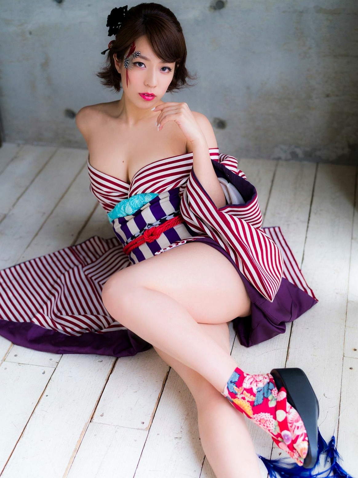 Gallery - Sabra_小瀬田麻由写真集：黑丝诱惑与极品内衣，展现成熟冷艳的极致线条[100P]日本性感尤物黑丝冷艳内衣 女神私房照_秀色女神 - image 56