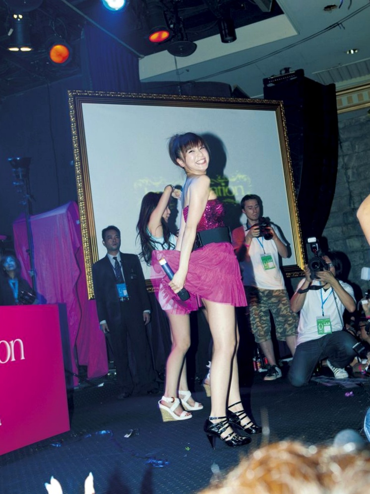 Gallery - 長谷川潤+鈴木亜美《IN HOUSE NATION》高清写真集：日系女神私房街拍与发布会精彩现场，感受双倍优雅魅力日本女神气质清纯养眼 女神私房照_秀色女神 - image 20