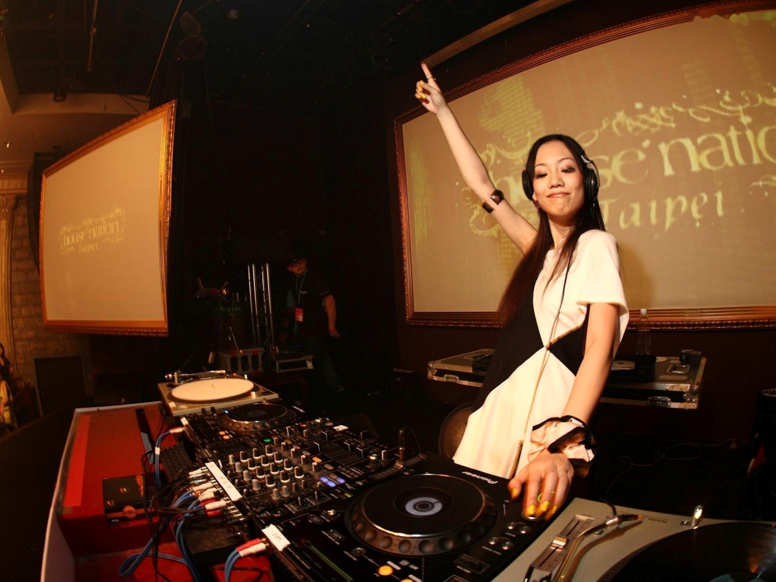 Gallery - 長谷川潤+鈴木亜美《IN HOUSE NATION》高清写真集：日系女神私房街拍与发布会精彩现场，感受双倍优雅魅力日本女神气质清纯养眼 女神私房照_秀色女神 - image 57