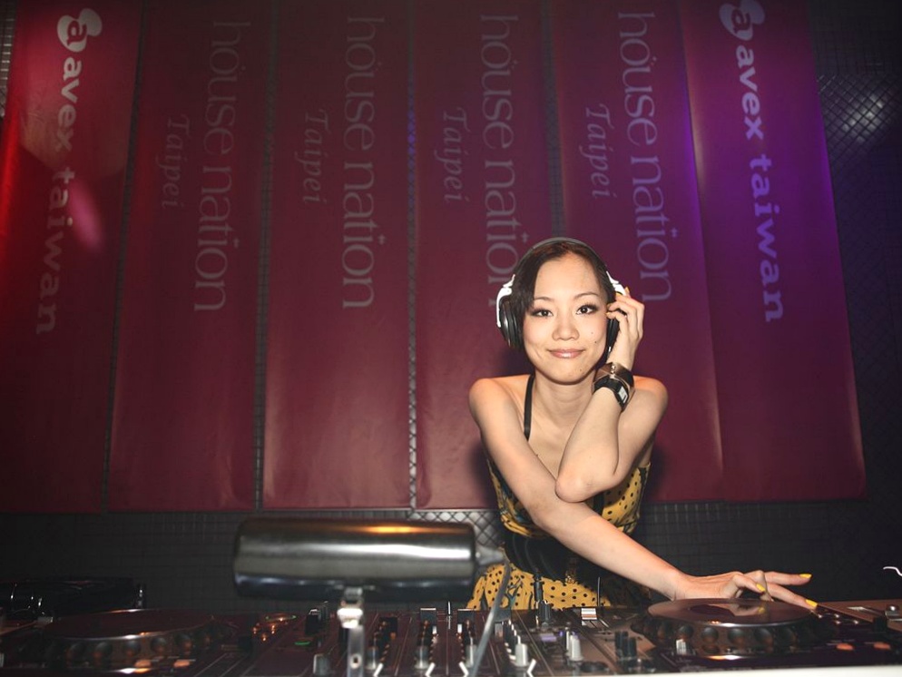 Gallery - 長谷川潤+鈴木亜美《IN HOUSE NATION》高清写真集：日系女神私房街拍与发布会精彩现场，感受双倍优雅魅力日本女神气质清纯养眼 女神私房照_秀色女神 - image 76