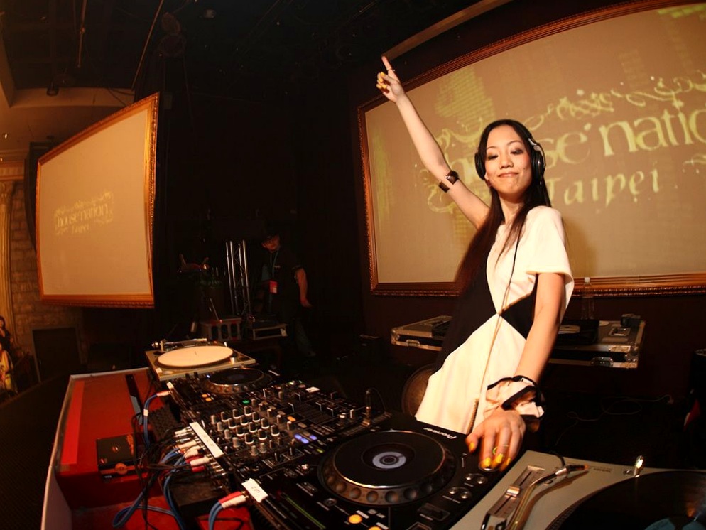 Gallery - 長谷川潤+鈴木亜美《IN HOUSE NATION》高清写真集：日系女神私房街拍与发布会精彩现场，感受双倍优雅魅力日本女神气质清纯养眼 女神私房照_秀色女神 - image 77