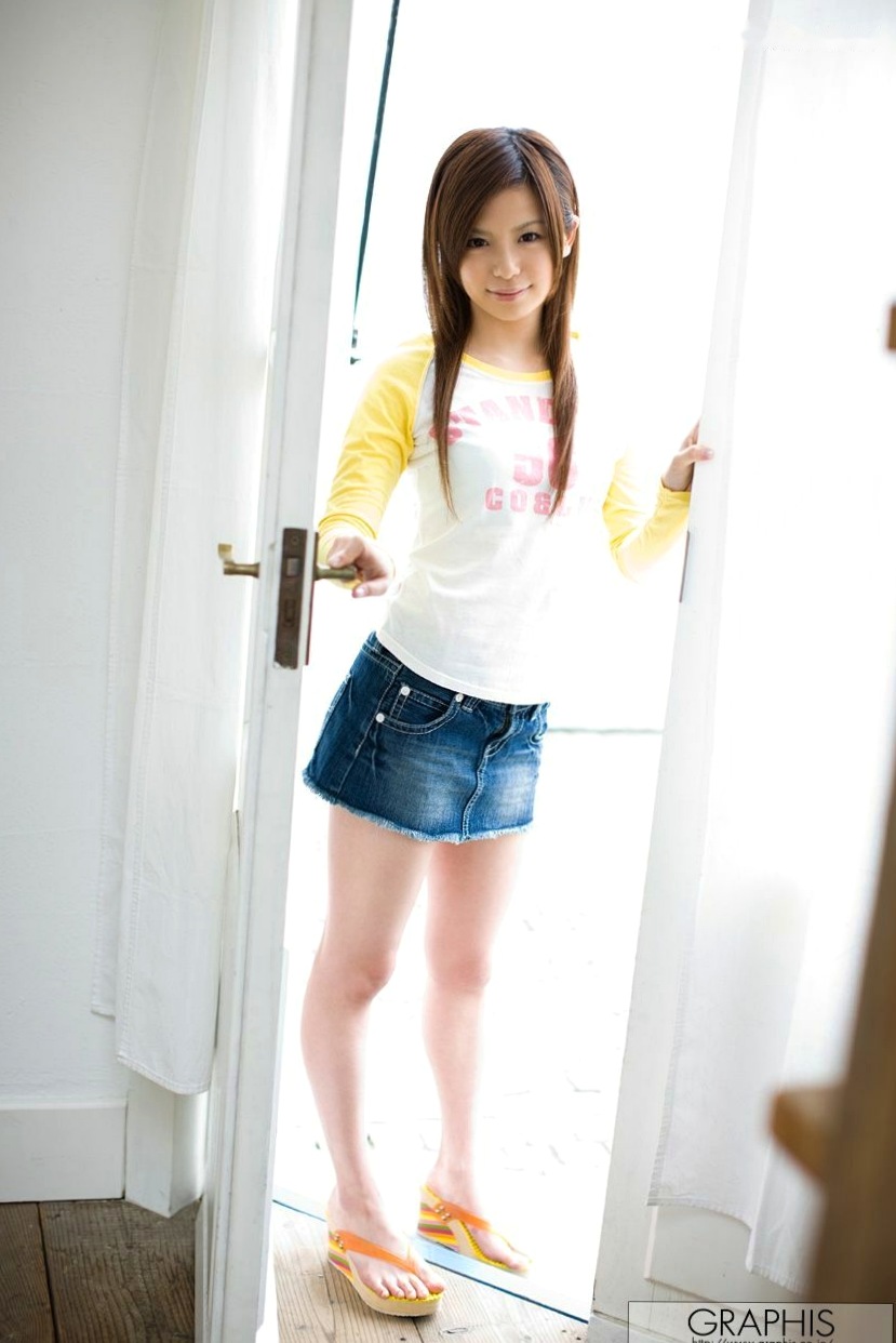 Gallery - Graphis 栗林里莉 Riri Kuribayashi 清纯少女初露锋芒，甜美童颜私房居家写真日本清纯私房照童颜巨乳 女神私房照_秀色女神 - image 3