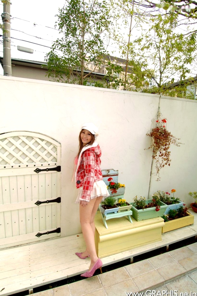 Gallery - Graphis_Reon Kosaka 小阪れおん 《Looking for Something》户外花园清新活力甜美风写真集[14P]日本性感诱惑户外气质清新 女神私房照_秀色女神 - image 2