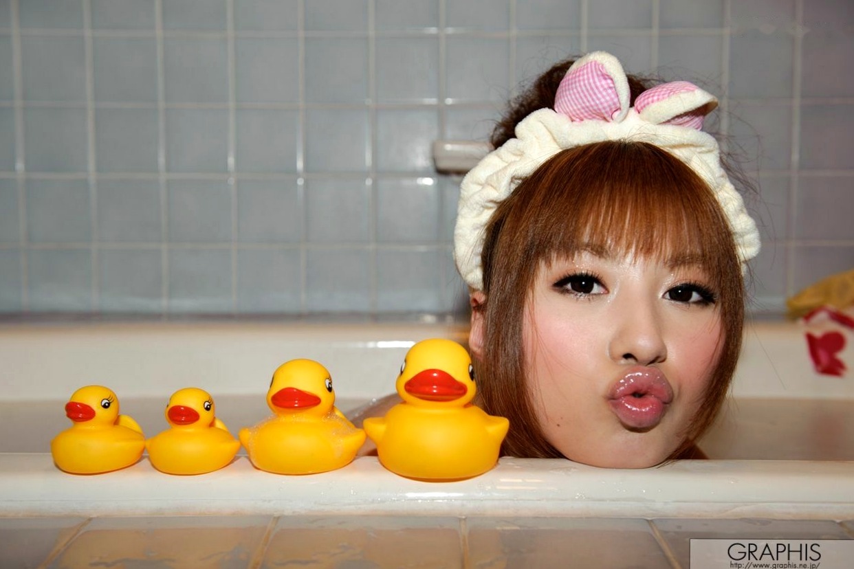 Gallery - Graphis成濑心美《Pretty Doll》写真：清纯少女私房美照，浴室泡泡浴诱惑日本清纯治愈系浴室私房照 女神私房照_秀色女神 - image 23