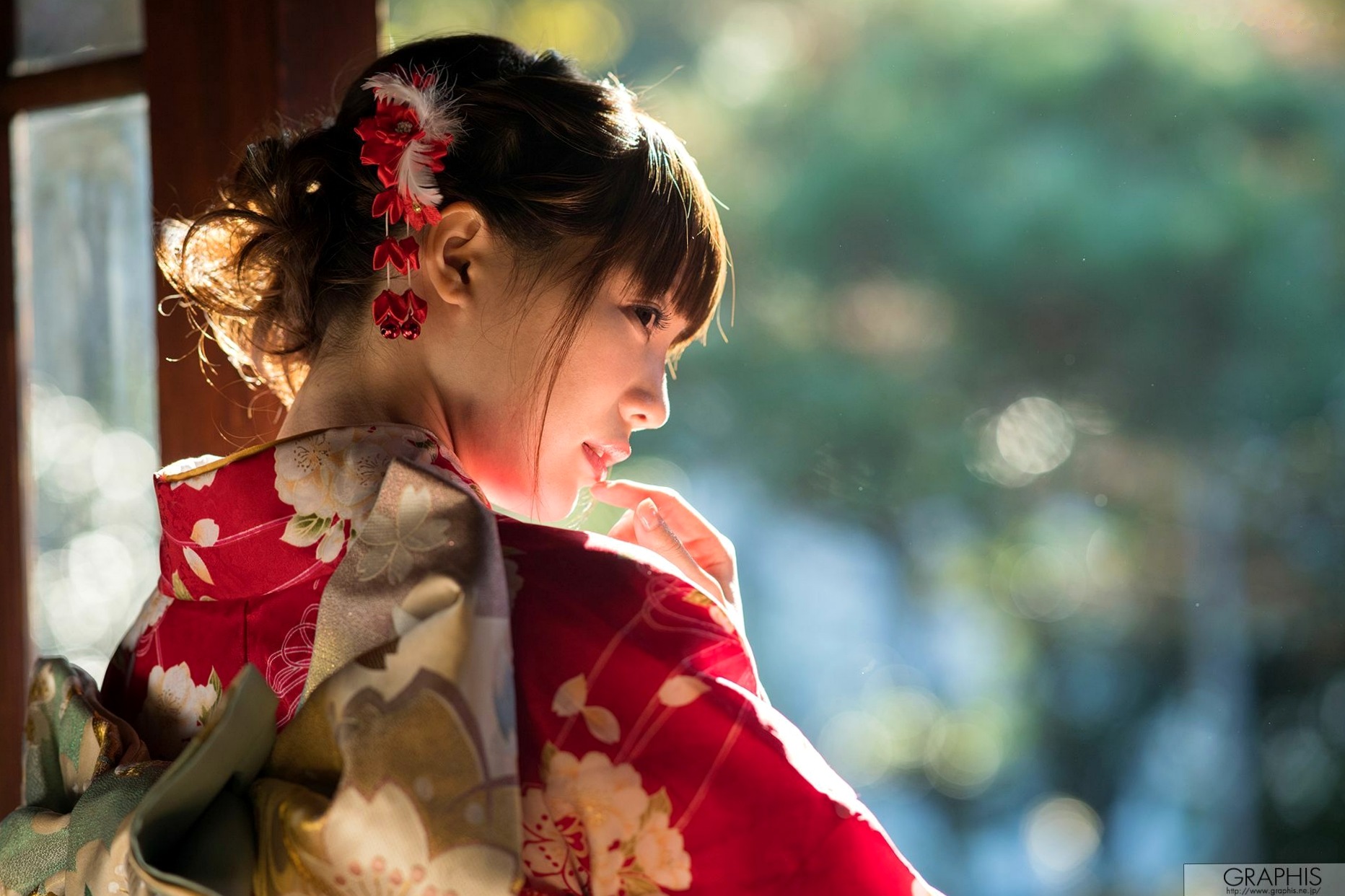 Gallery - 铃村爱里Airi Suzumura和服写真：古韵神社与木质长廊下的清纯温婉之美日本和服清纯气质治愈系 女神私房照_秀色女神 - image 11