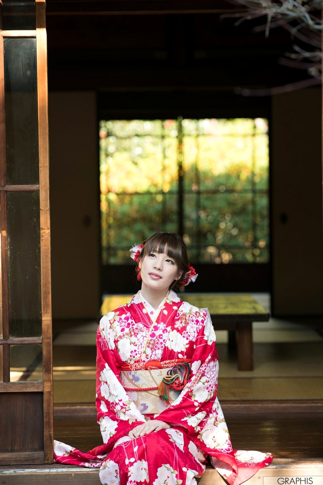 Gallery - 铃村爱里Airi Suzumura和服写真：古韵神社与木质长廊下的清纯温婉之美日本和服清纯气质治愈系 女神私房照_秀色女神 - image 13