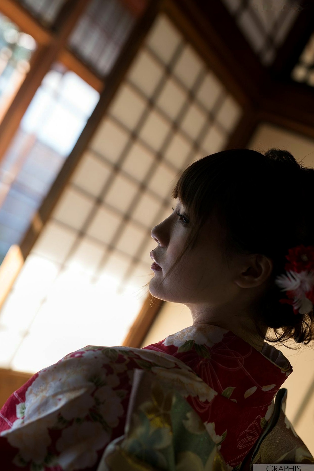 Gallery - 铃村爱里Airi Suzumura和服写真：古韵神社与木质长廊下的清纯温婉之美日本和服清纯气质治愈系 女神私房照_秀色女神 - image 17