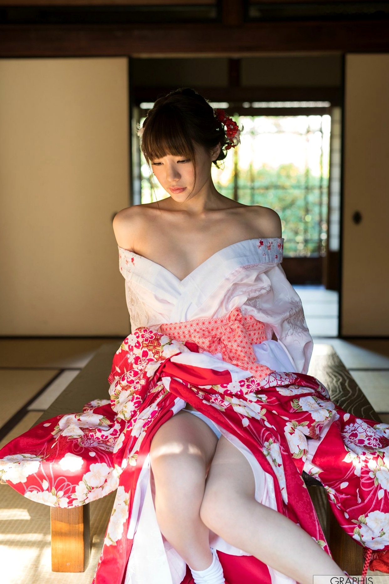 Gallery - 铃村爱里Airi Suzumura和服写真：古韵神社与木质长廊下的清纯温婉之美日本和服清纯气质治愈系 女神私房照_秀色女神 - image 18