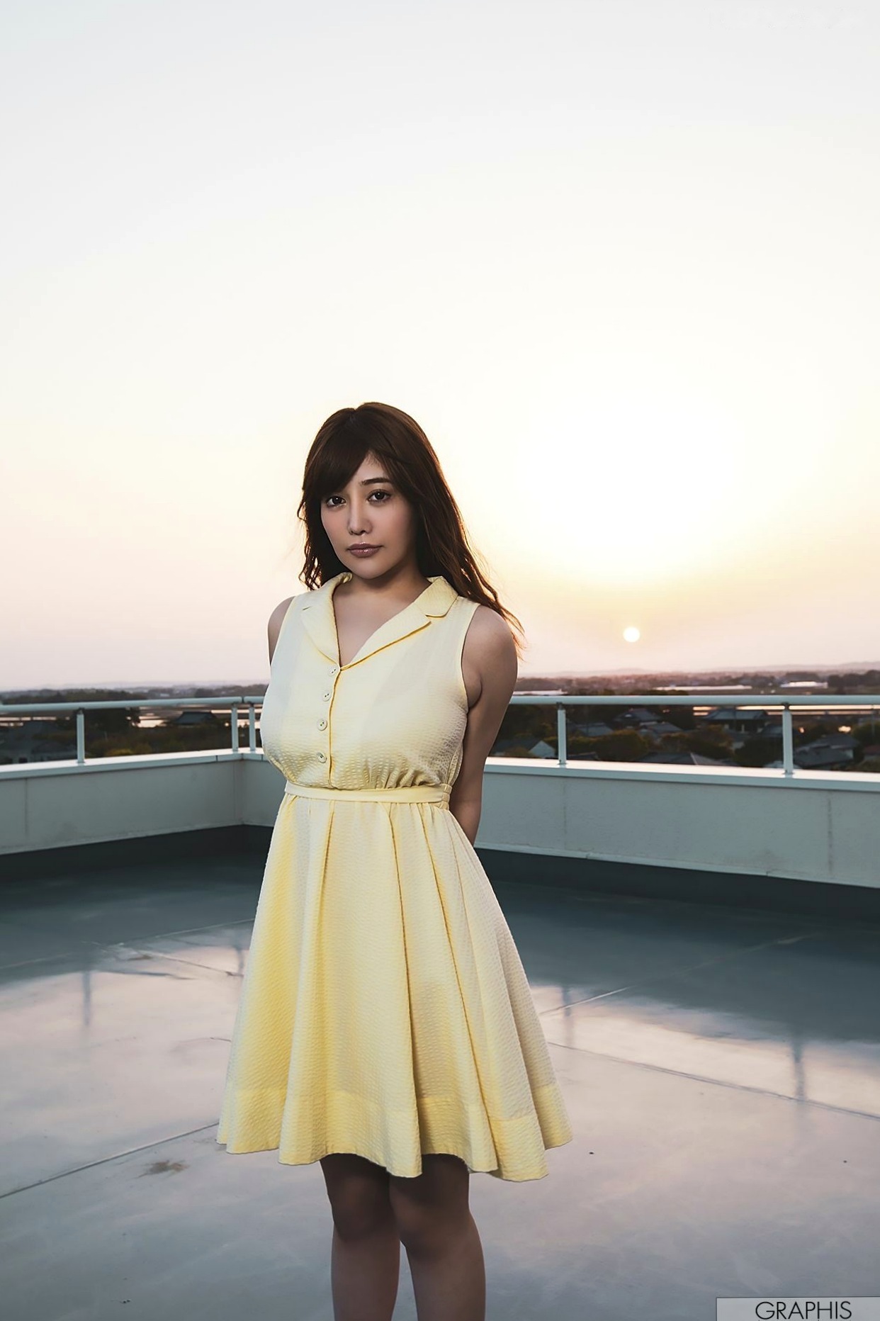 Gallery - Graphis 益坂美亜夕阳露台私房写真系列，清纯优雅与诱惑曲线共存日本人间胸器气质清纯私房照 女神私房照_秀色女神 - image 13