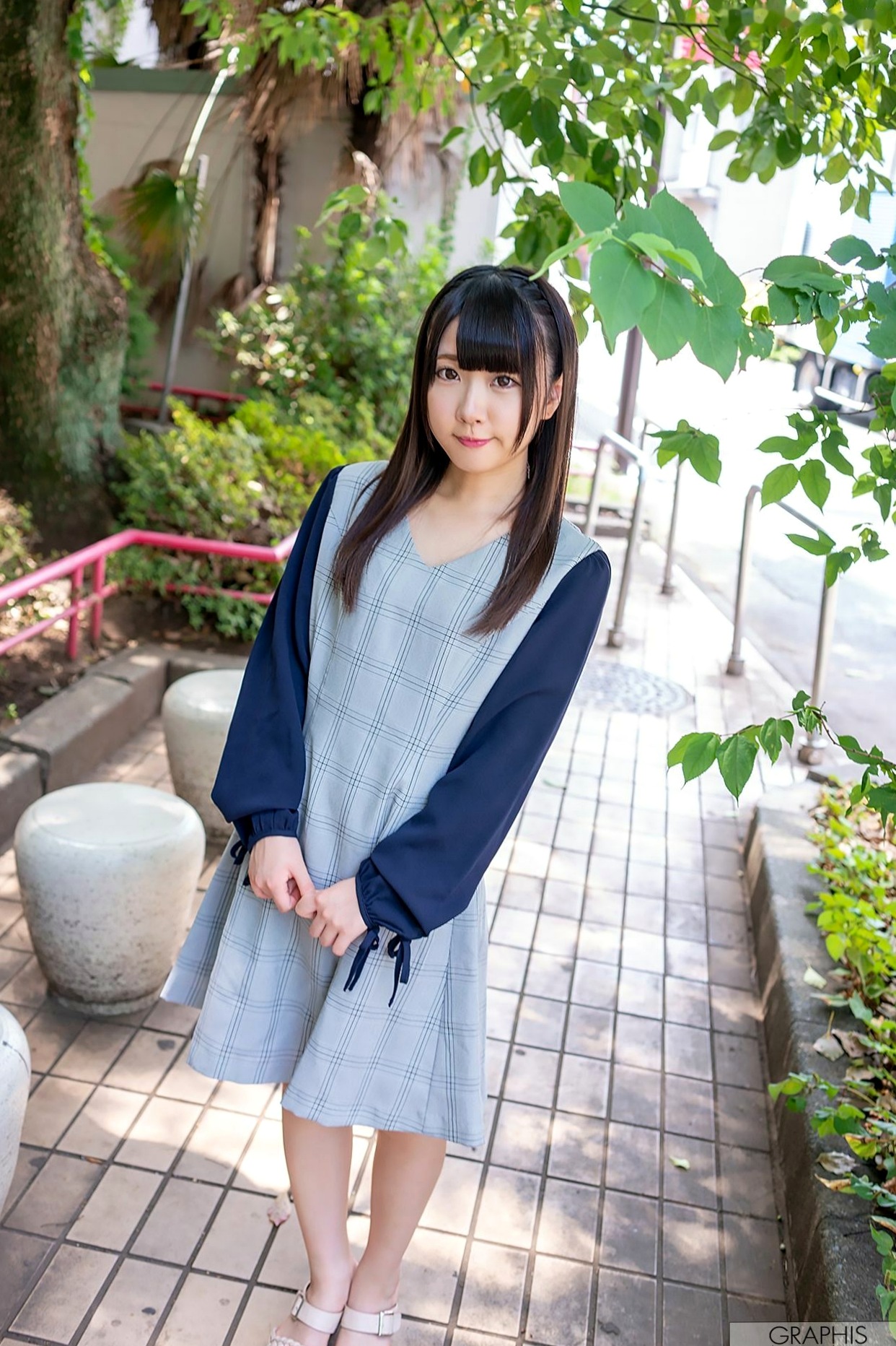 Gallery - Graphis 梦见照歌《Innocent Girl》：清纯校服少女与浴室湿身比基尼魅力写真日本清纯校服比基尼私房照治愈系 女神私房照_秀色女神 - image 25