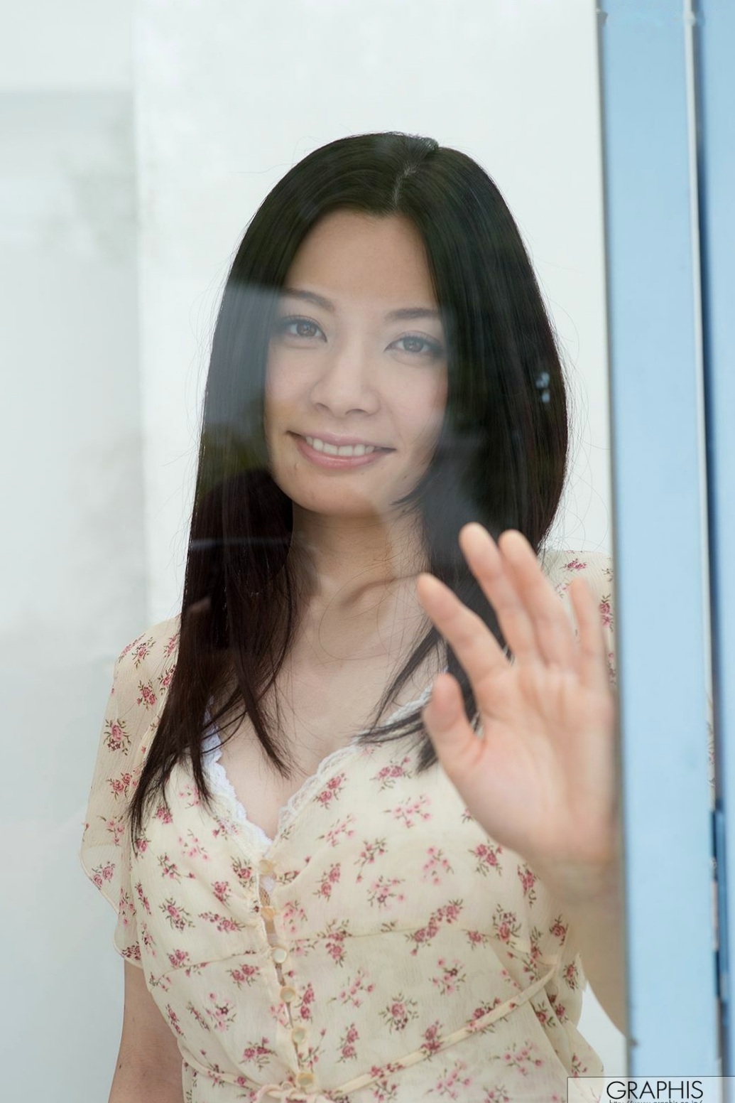 Gallery - Graphis 庵野杏 (Anno An) 初次写真作品，清纯面容搭配紫色蕾丝内衣，演绎居家私房诱惑美学，尽显迷人曲线与性感魅力日本性感诱惑私房照 女神私房照_秀色女神 - image 5