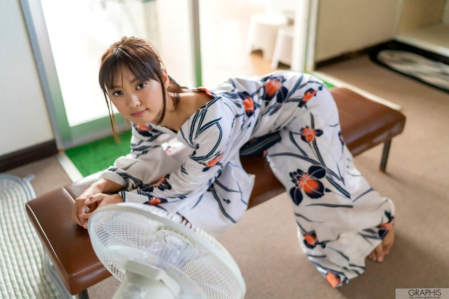 Gallery - Graphis萌波铃Suzu Monami写真集：清纯少女蜕变，纯欲家居私房与清新户外造型系列日本清纯私房照诱惑 女神私房照_秀色女神 - image 23