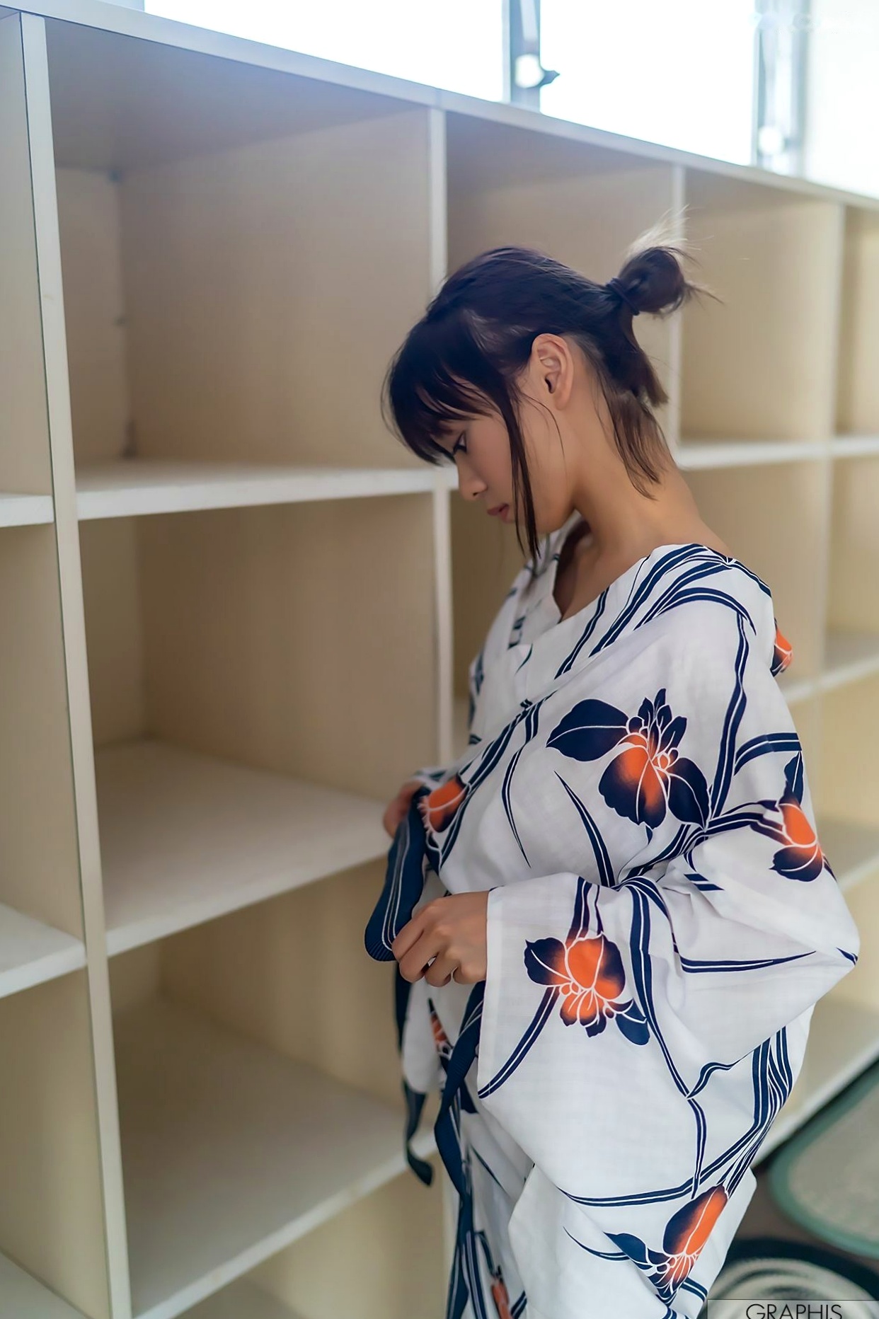 Gallery - Graphis萌波铃Suzu Monami写真集：清纯少女蜕变，纯欲家居私房与清新户外造型系列日本清纯私房照诱惑 女神私房照_秀色女神 - image 25