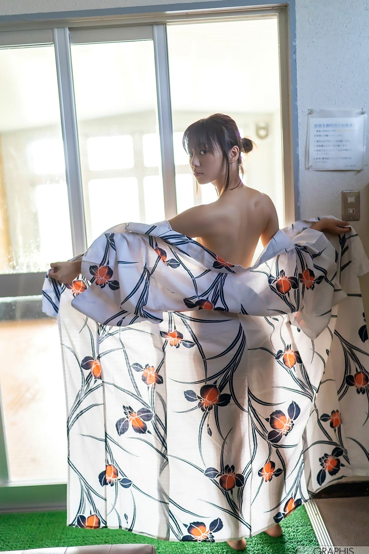 Gallery - Graphis萌波铃Suzu Monami写真集：清纯少女蜕变，纯欲家居私房与清新户外造型系列日本清纯私房照诱惑 女神私房照_秀色女神 - image 26