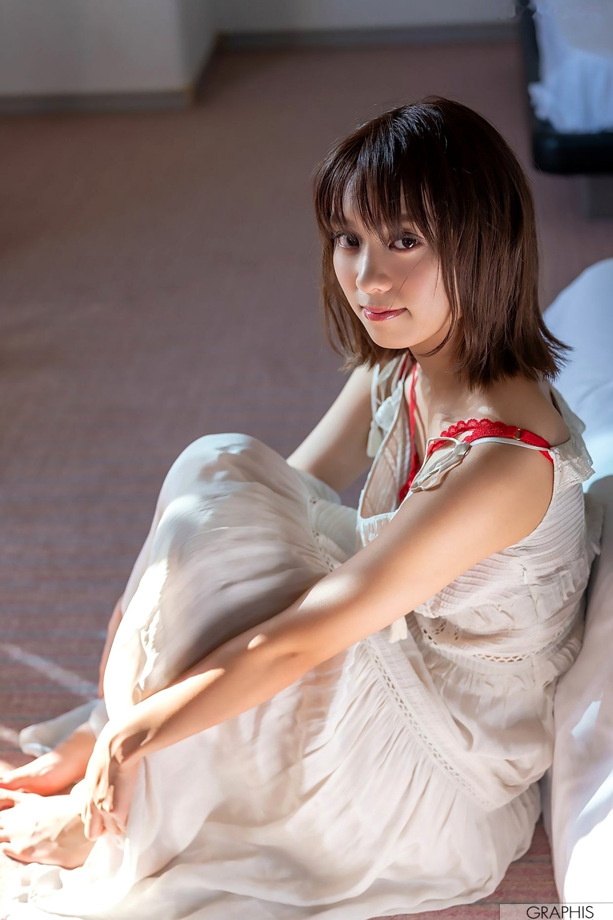 Gallery - Graphis萌波铃Suzu Monami写真集：清纯少女蜕变，纯欲家居私房与清新户外造型系列日本清纯私房照诱惑 女神私房照_秀色女神 - image 43