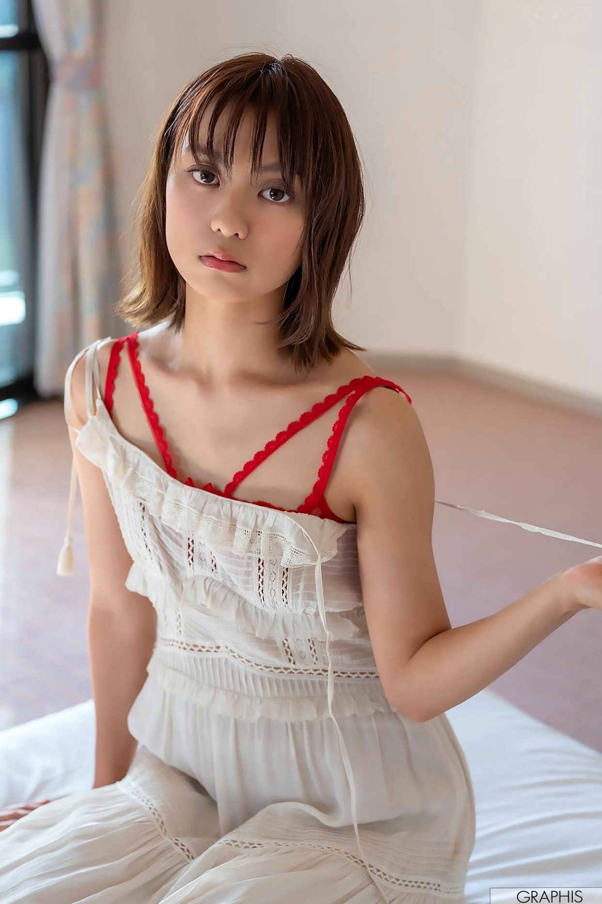 Gallery - Graphis萌波铃Suzu Monami写真集：清纯少女蜕变，纯欲家居私房与清新户外造型系列日本清纯私房照诱惑 女神私房照_秀色女神 - image 44