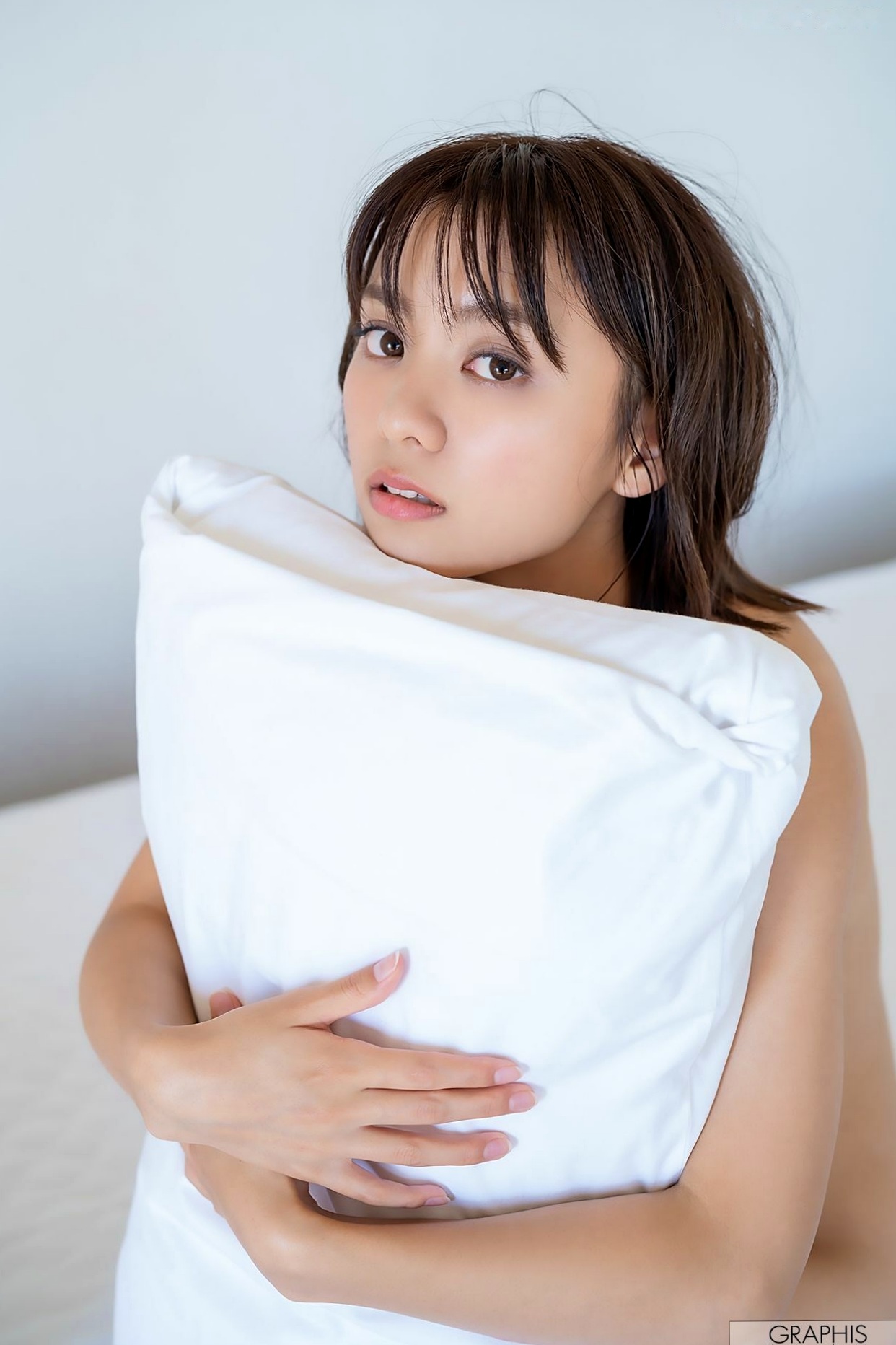 Gallery - Graphis萌波铃Suzu Monami写真集：清纯少女蜕变，纯欲家居私房与清新户外造型系列日本清纯私房照诱惑 女神私房照_秀色女神 - image 51