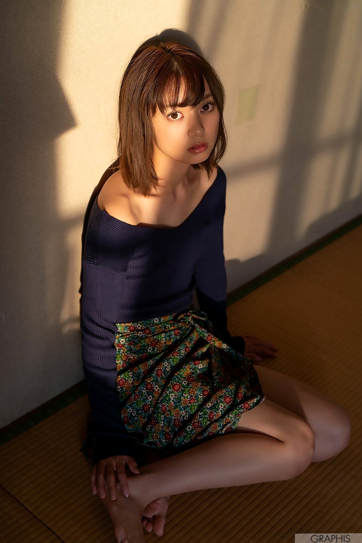 Gallery - Graphis萌波铃Suzu Monami写真集：清纯少女蜕变，纯欲家居私房与清新户外造型系列日本清纯私房照诱惑 女神私房照_秀色女神 - image 54