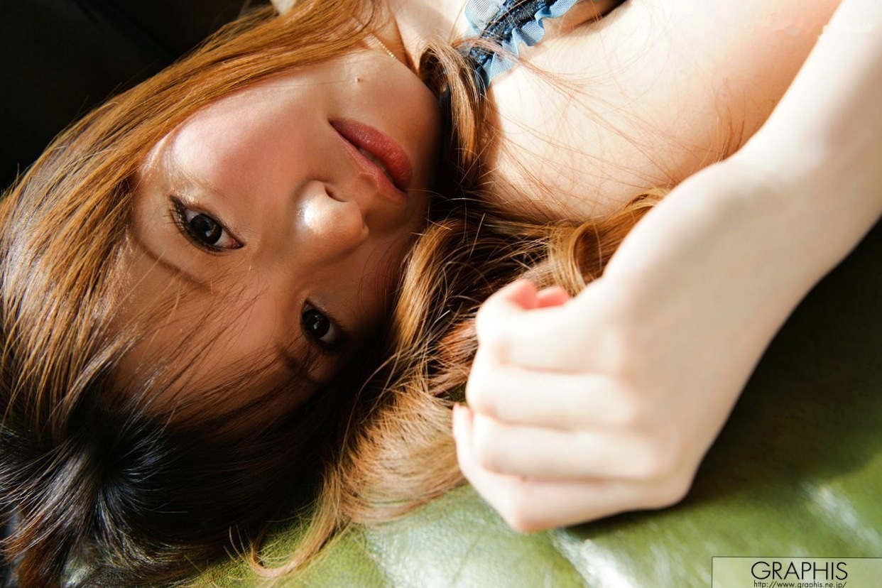 Gallery - Graphis日向唯：初次写真演绎清纯家居风，羞涩甜美与性感魅力并存，尽显邻家少女诱惑心跳瞬间日本私房照清纯性感诱惑 女神私房照_秀色女神 - image 8
