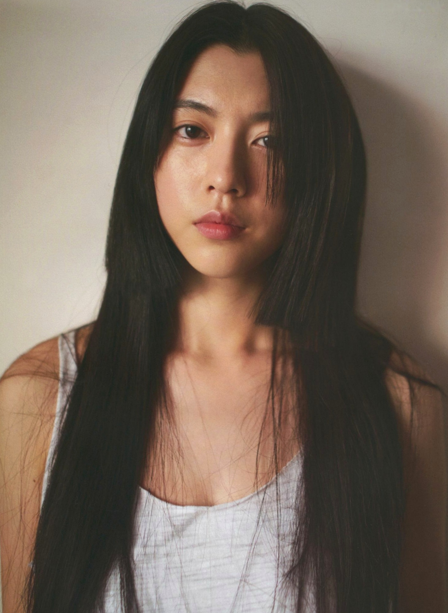 Gallery - PB写真集_Ayaka Miyoshi 三吉彩花《わたし》高清文艺感海边私房大片，尽显高冷气质与骨感美学【135P】日本气质清新治愈系 女神私房照_秀色女神 - image 1
