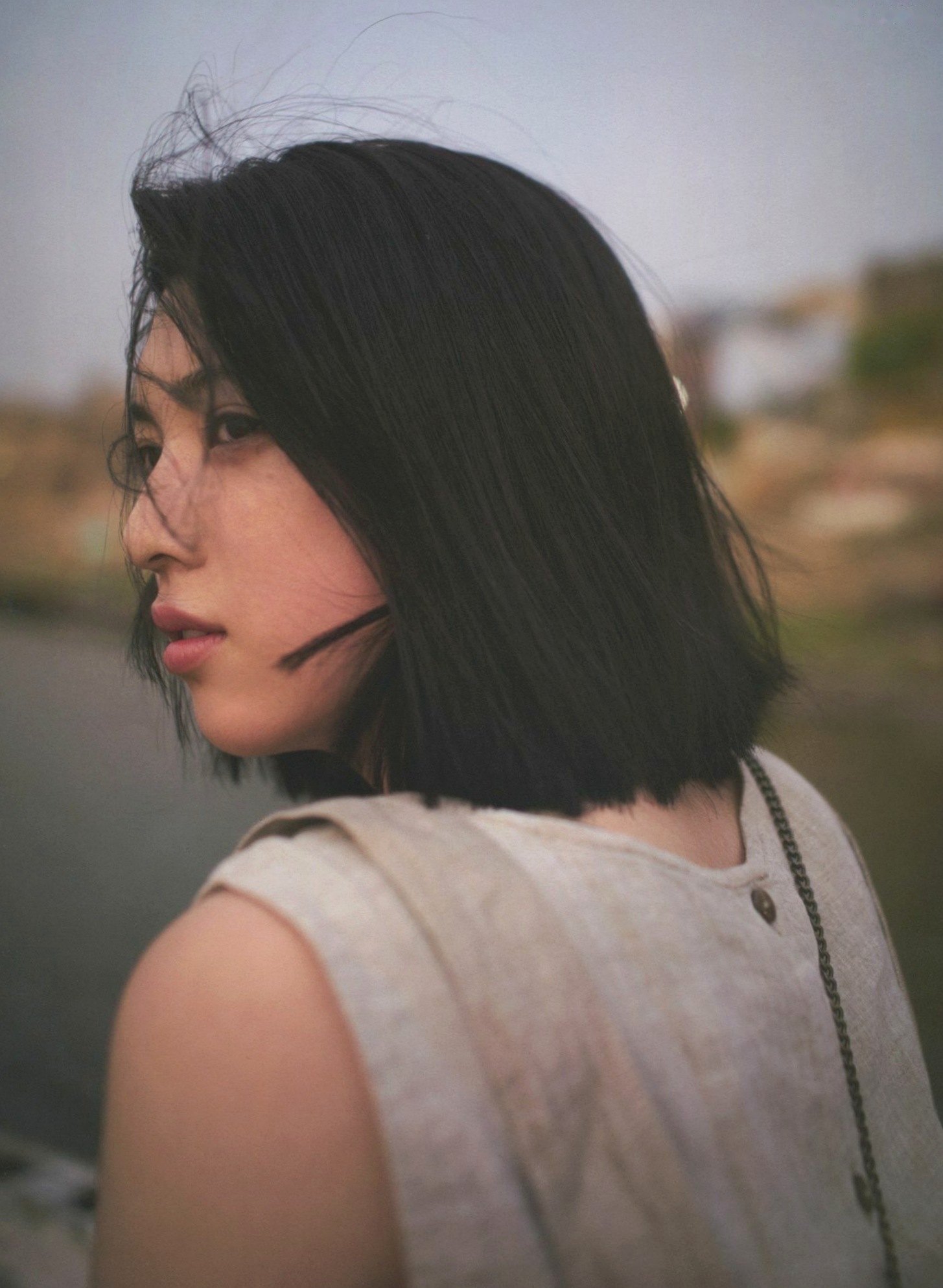 Gallery - PB写真集_Ayaka Miyoshi 三吉彩花《わたし》高清文艺感海边私房大片，尽显高冷气质与骨感美学【135P】日本气质清新治愈系 女神私房照_秀色女神 - image 17