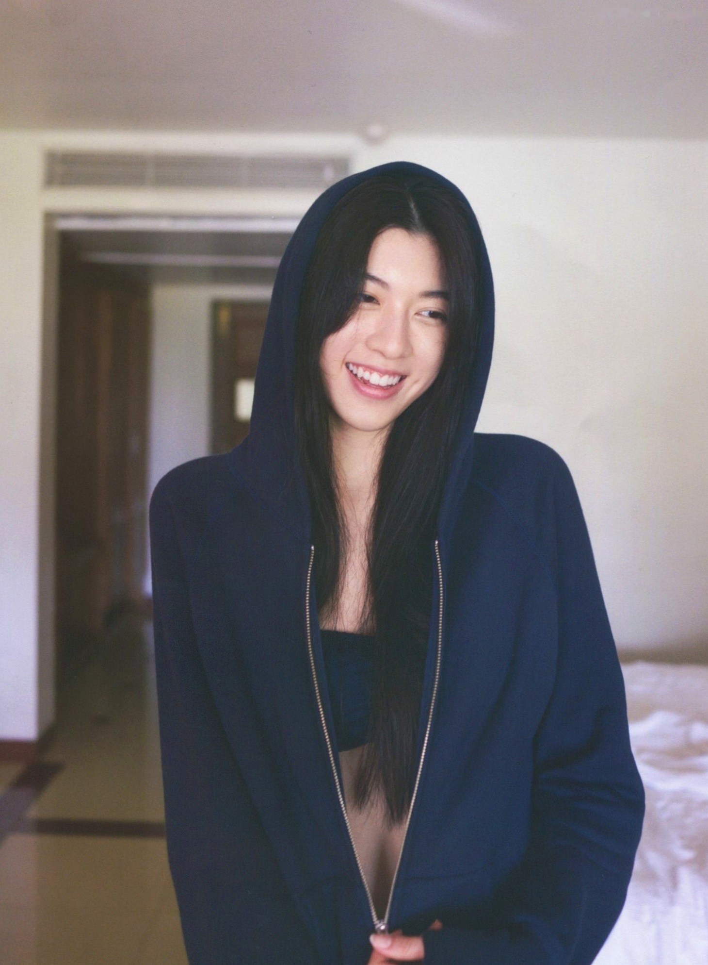 Gallery - PB写真集_Ayaka Miyoshi 三吉彩花《わたし》高清文艺感海边私房大片，尽显高冷气质与骨感美学【135P】日本气质清新治愈系 女神私房照_秀色女神 - image 74